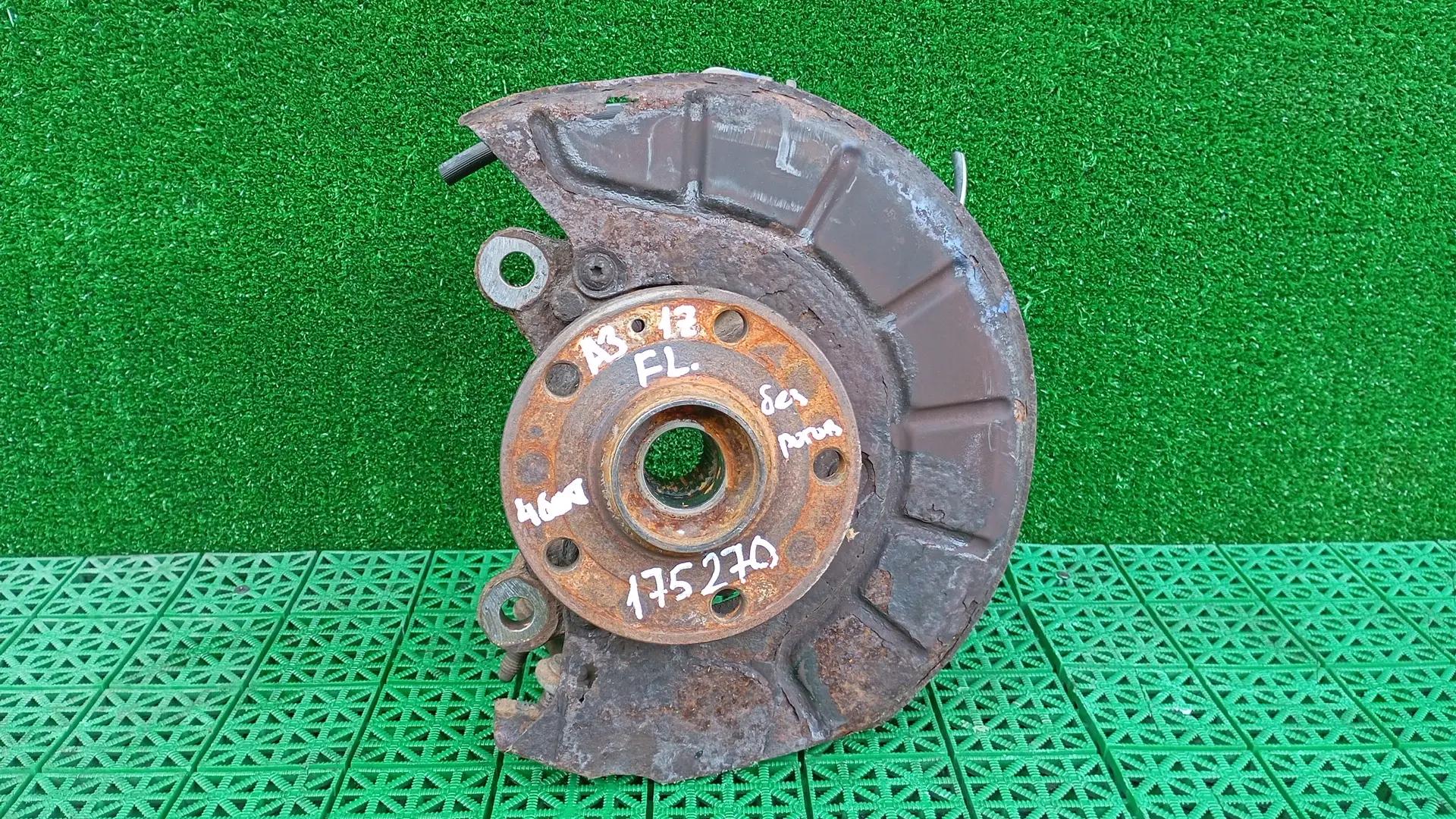 Кулак поворотный AUDI A3, SKODA OCTAVIA 1Z, VOLKSWAGEN GOLF 5, JETTA 5 2004- 4 болт без рогов левый б/у