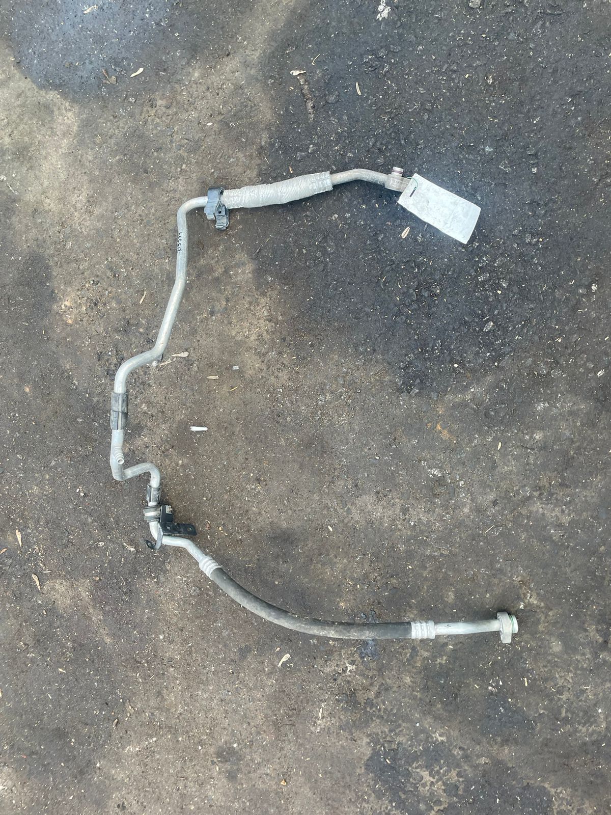 Шланг, трубка кондиционера, хладогента AUDI A3, SKODA OCTAVIA 1Z, VOLKSWAGEN GOLF 5/5+, JETTA 5, PASSAT B6 2005- толст.комп.салон б/у