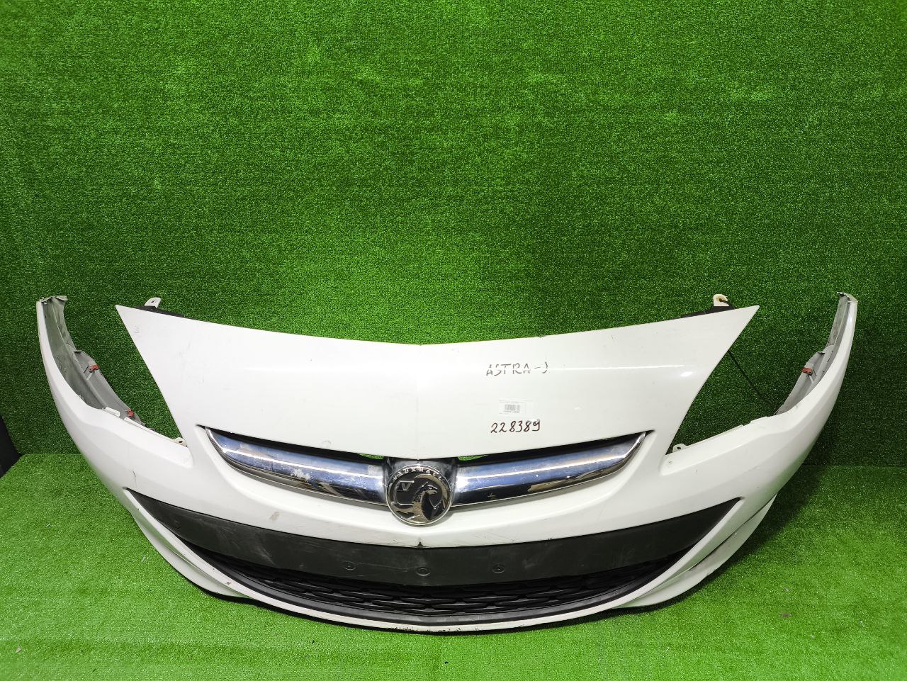 Бампер OPEL ASTRA J 2012- передний хэтчбек 5 ти дверный белый б/у