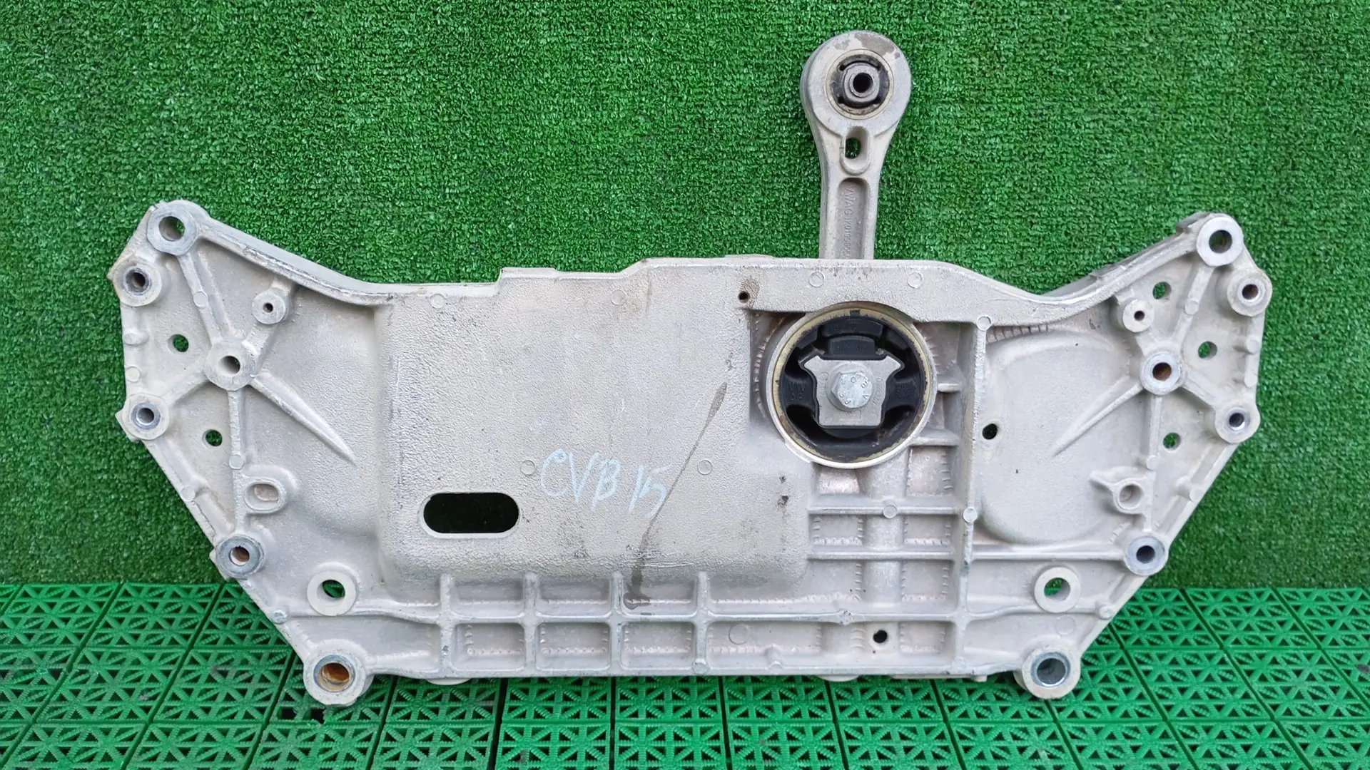 Подрамник, балка двигателя AUDI A3, SKODA OCTAVIA 1Z, VOLKSWAGEN GOLF 5, JETTA 5 2004- б/у