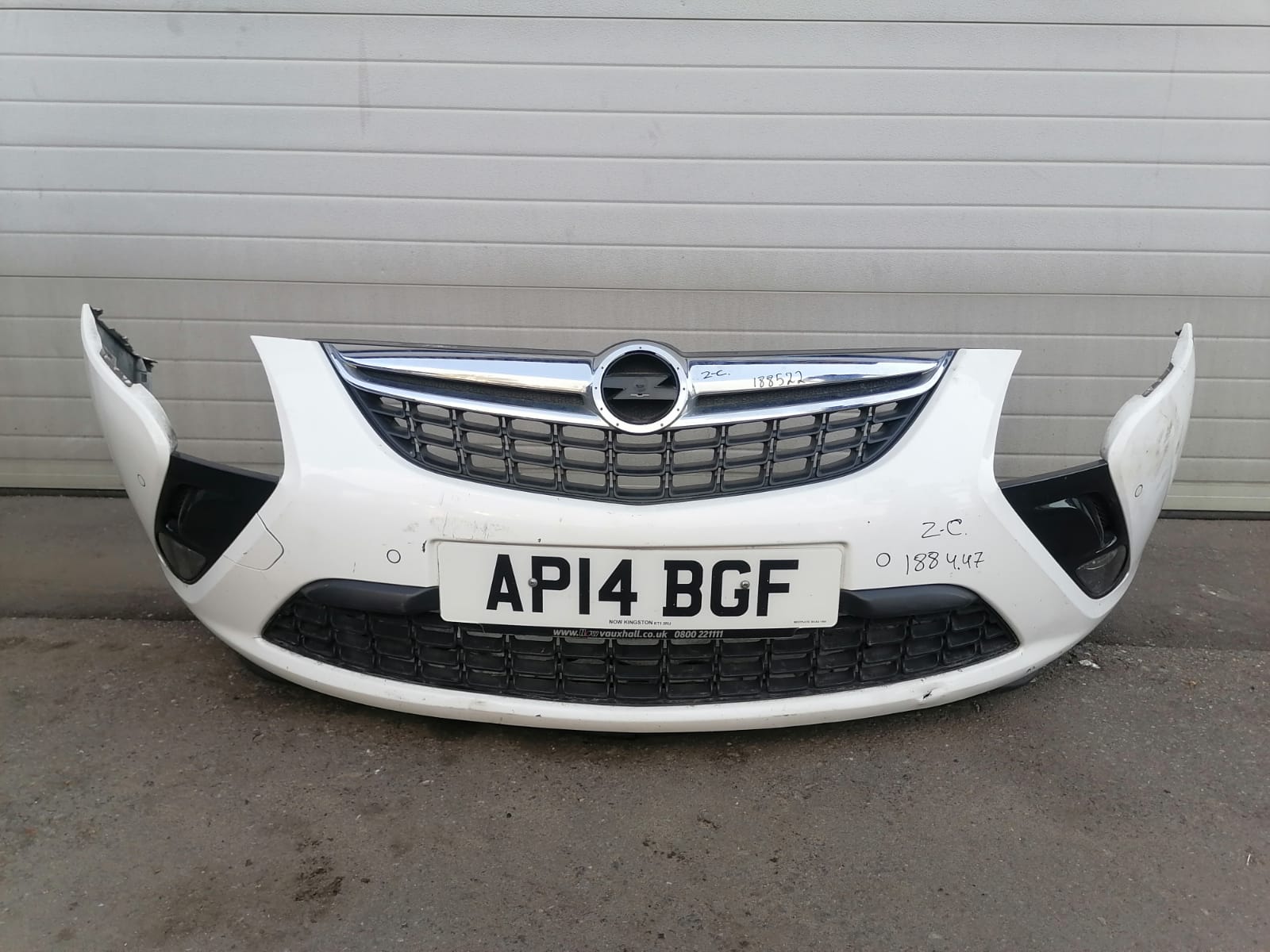 Решетка радиатора OPEL ZAFIRA C 2013- б/у