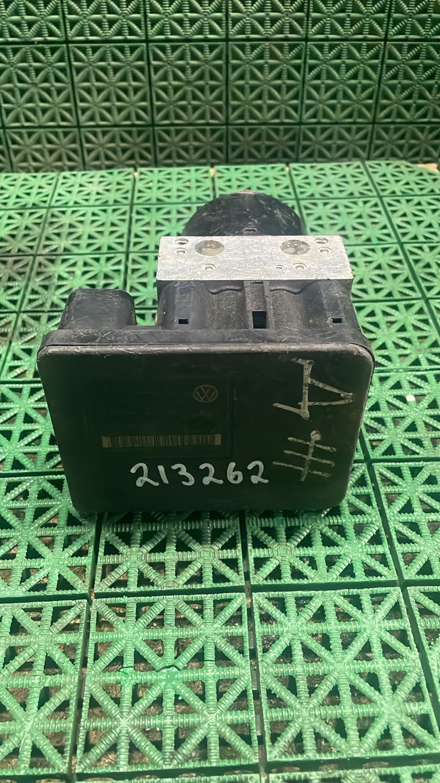 Блок ABS AUDI A3, SKODA OCTAVIA 1Z, VOLKSWAGEN GOLF 5, CADDY 1K0907379Q 2004- Б/У