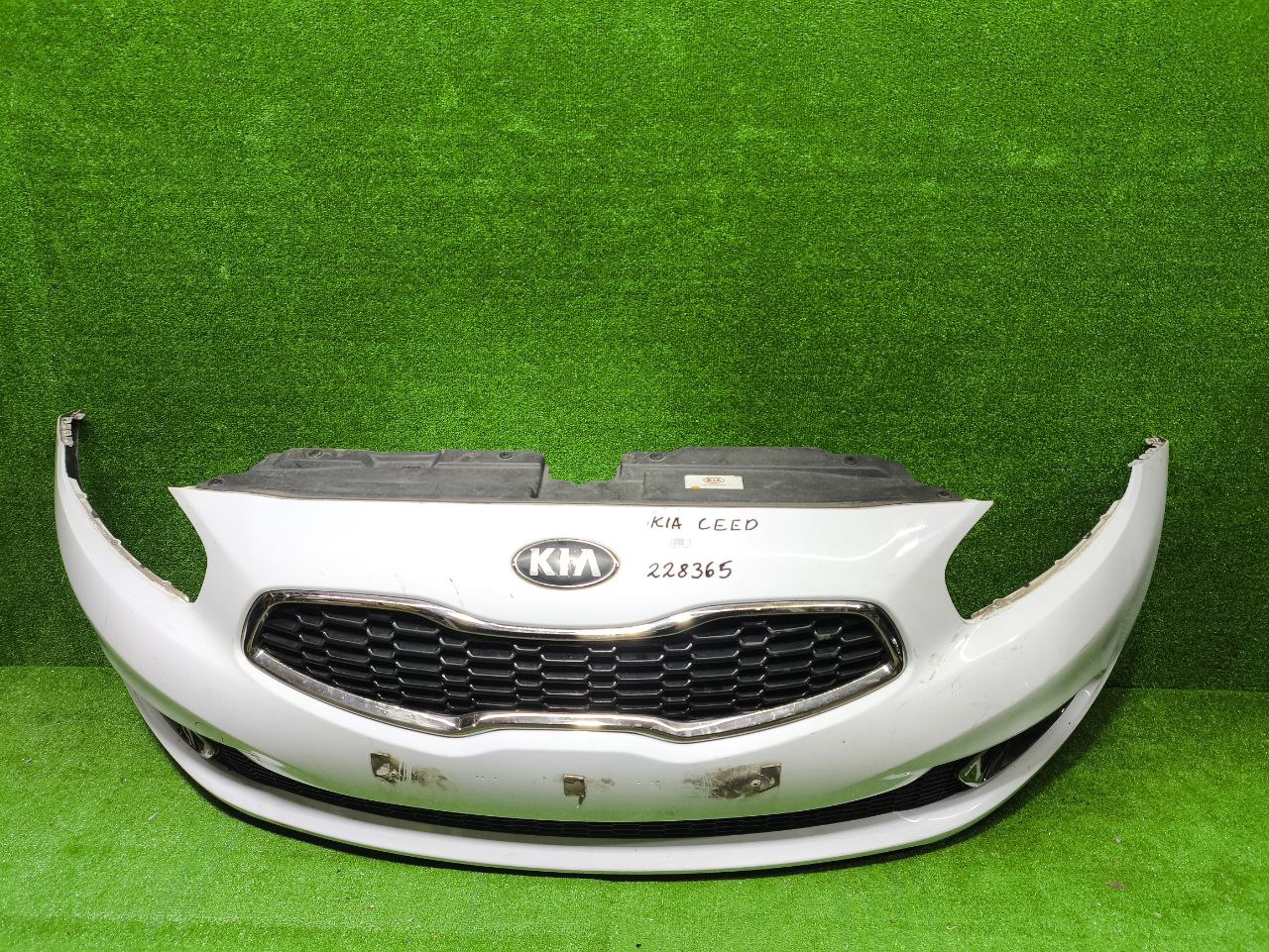 Бампер KIA CEED 2 2012- передний белый б/у