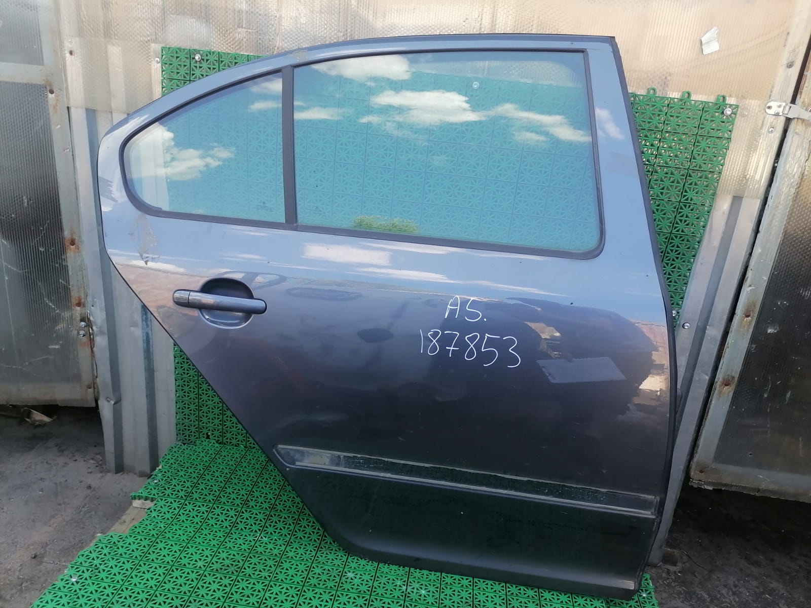 Дверь SKODA OCTAVIA 1Z 2004- задняя правая хэтчбек серая б/у