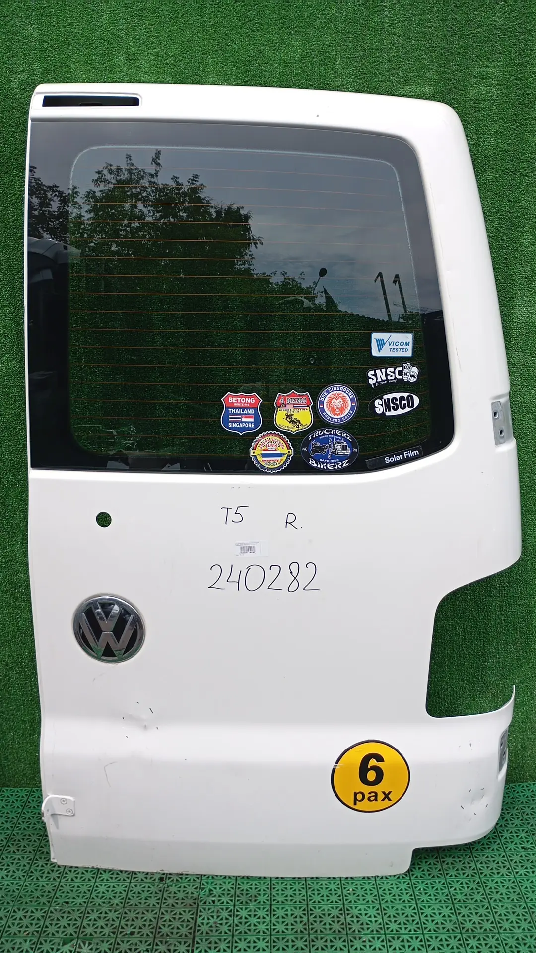 Дверь багажника VOLKSWAGEN TRANSPORTER T5 2003- правая распашная (147см с вырезом стекло) белая б/у