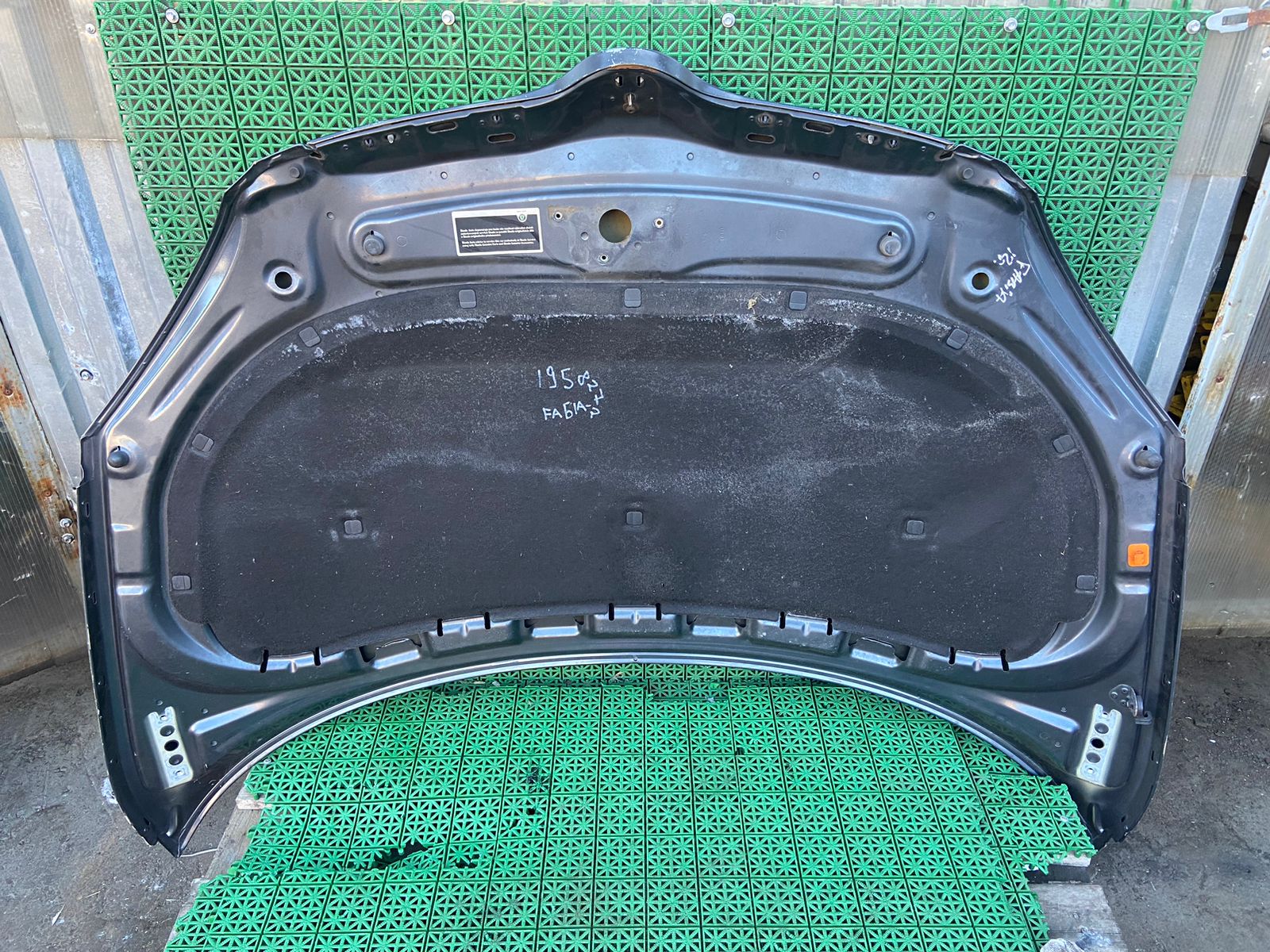 Шумоизоляция капота SKODA FABIA 2, ROOMSTER 2007- б/у
