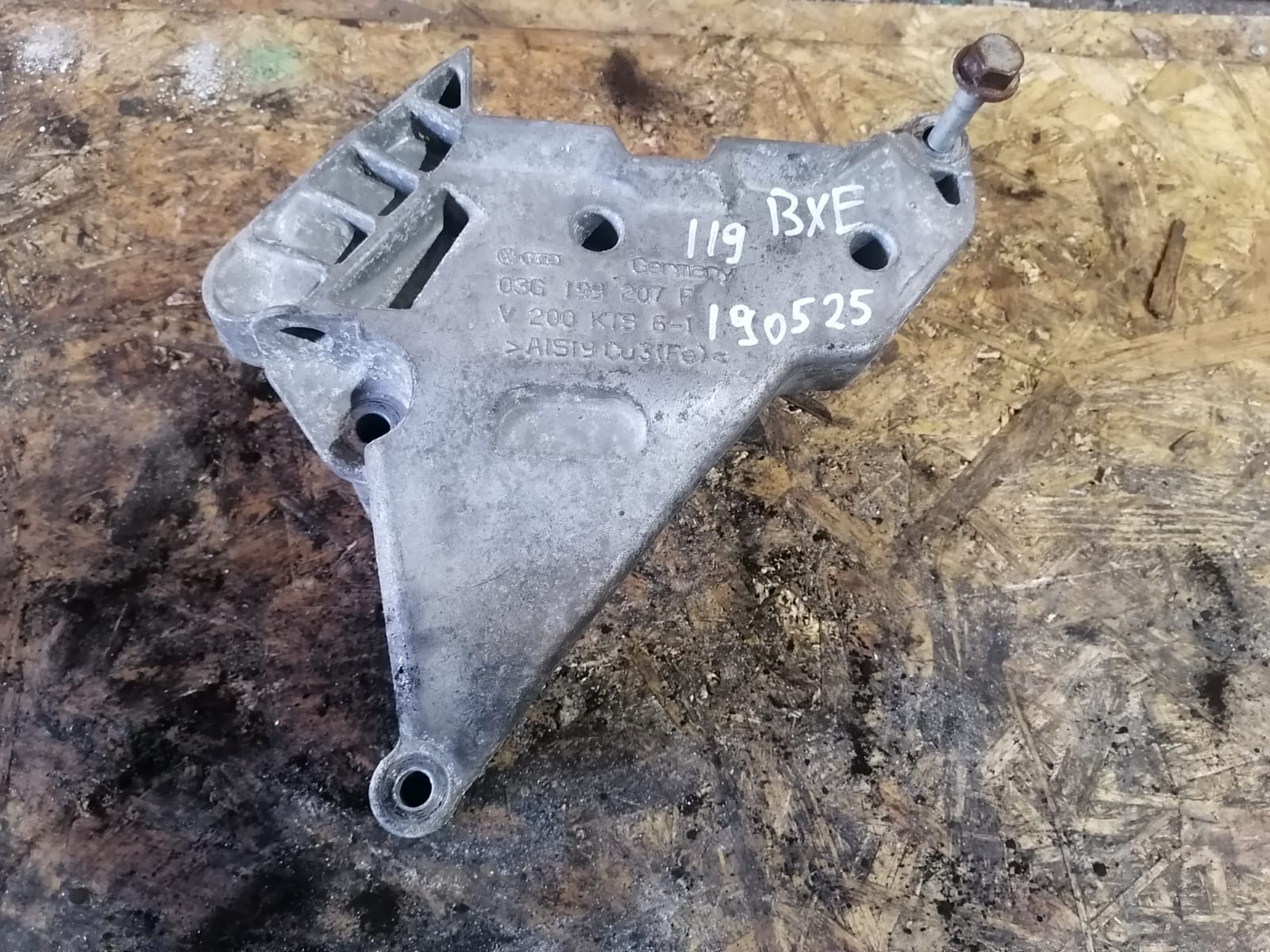 Корпус фильтра топливного AUDI A3, SKODA OCTAVIA 1Z, VOLKSWAGEN GOLF 5/5+/6, JETTA 5/6, PASSAT B6/B7/CC, CADDY. TOURAN, TIGUAN TDI 2004- б/у