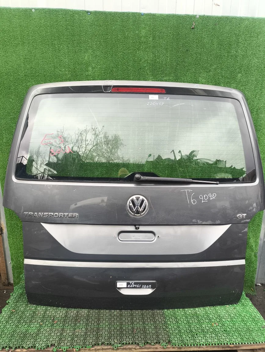 Крышка багажника VOLKSWAGEN TRANSPORTER T6 2015- с проёмом для стекла серая б/у