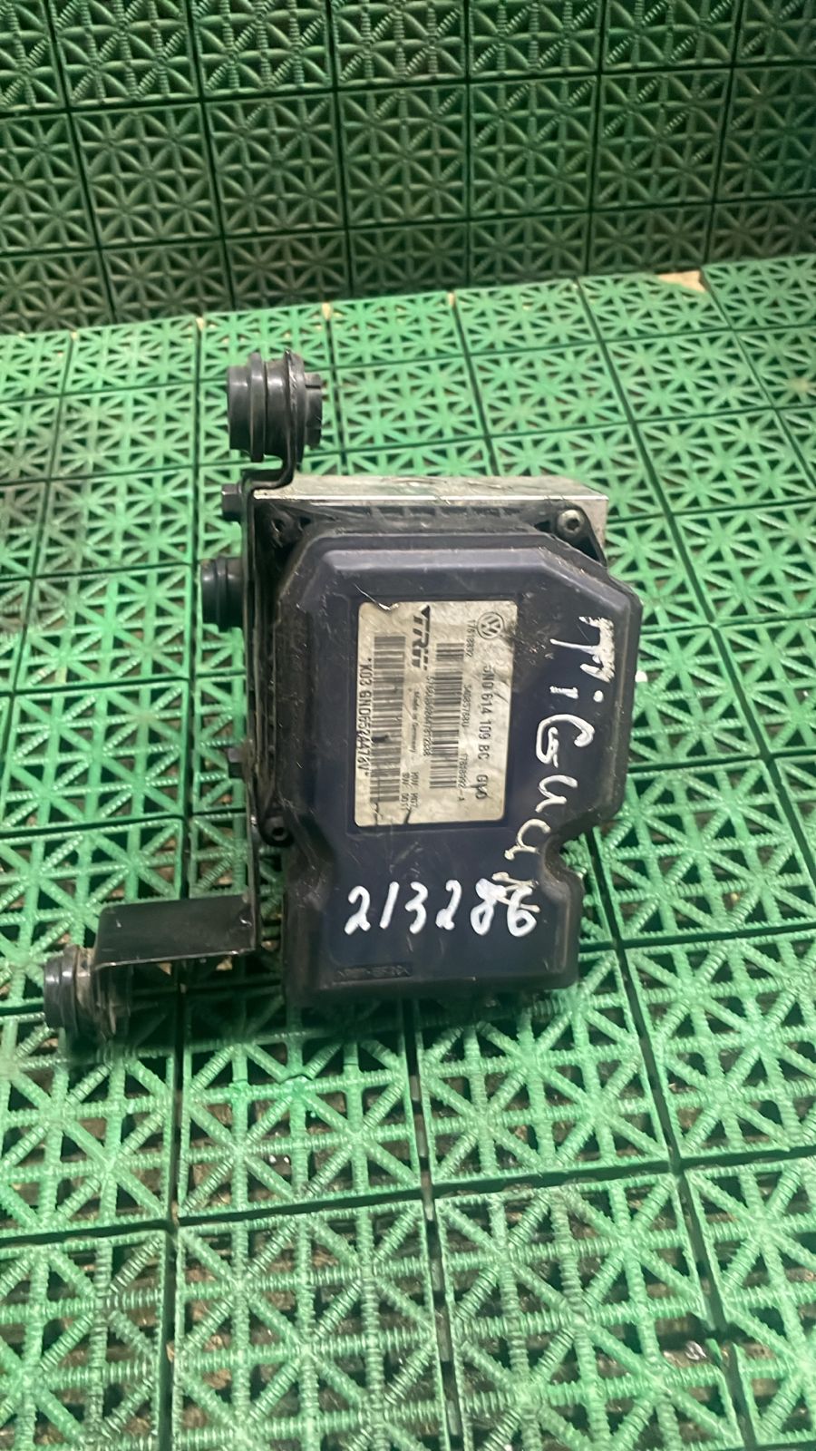 Блок ABS AUDI A3, SKODA OCTAVIA 1Z, VOLKSWAGEN GOLF 5, CADDY 2004- 5N0614109BC Б/У