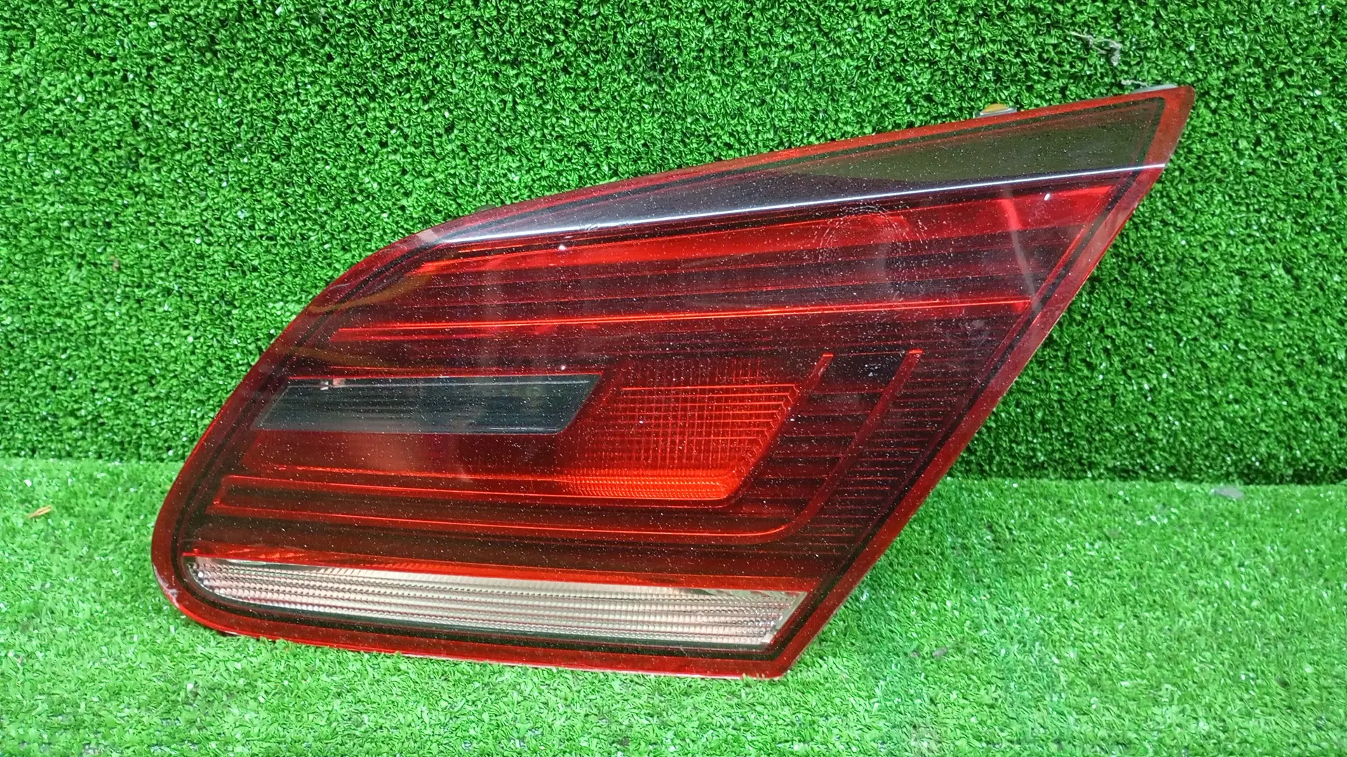 Фонарь VOLKSWAGEN PASSAT CC 2012- внутренний правый б/у