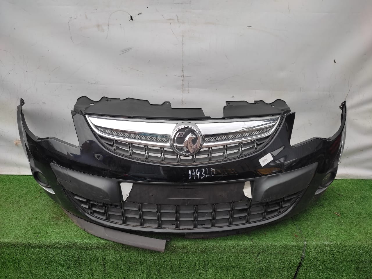 Бампер OPEL CORSA D 2011- передний чёрный б/у