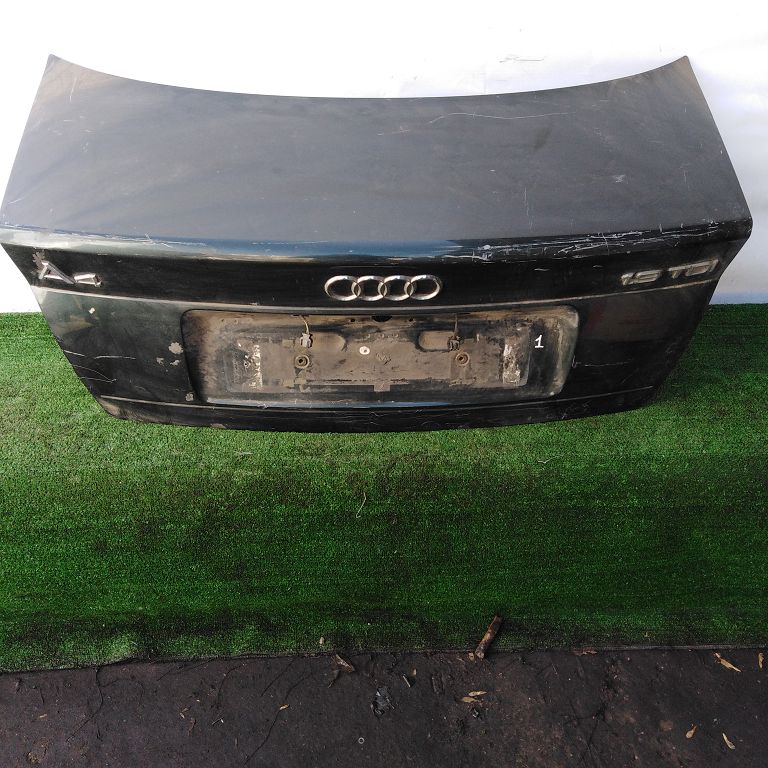 Крышка багажника AUDI A4 8D 1997- седан чёрная Б/У