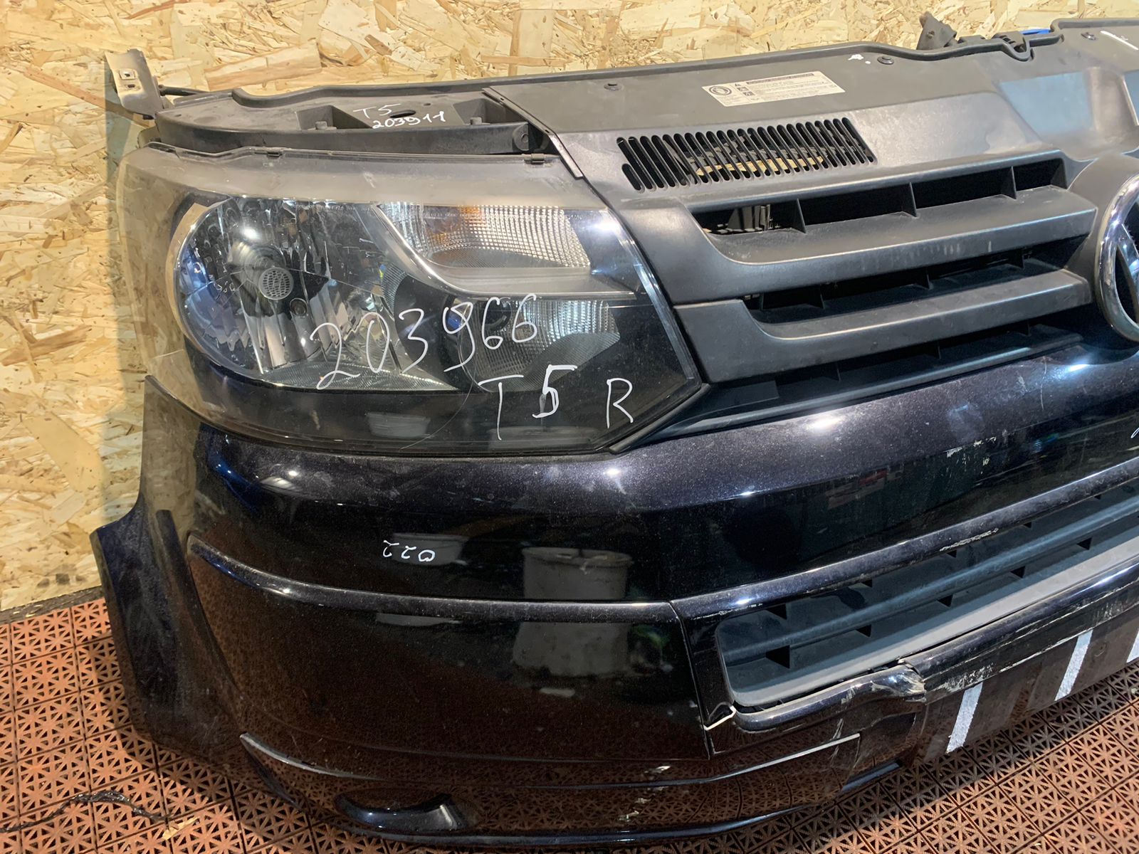 Фара VOLKSWAGEN TRANSPORTER T5 2010- правая б/у