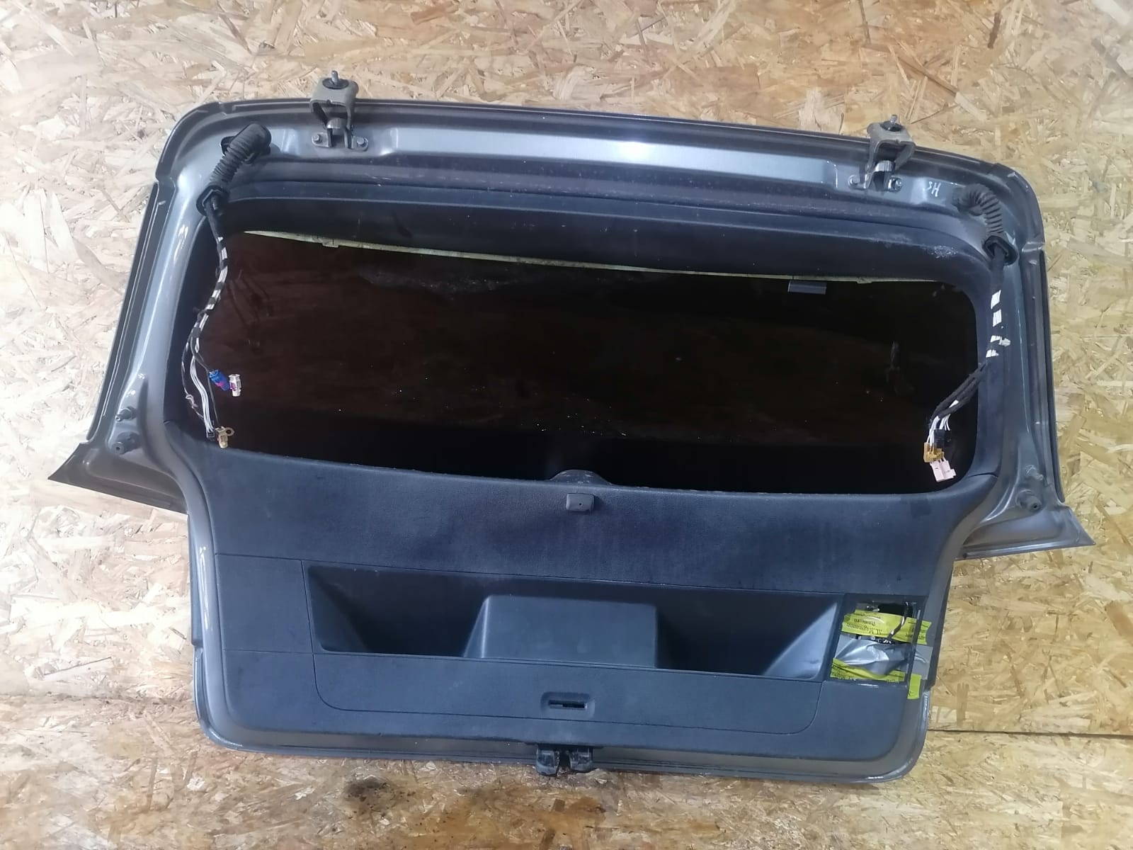 Замок крышки багажника VOLKSWAGEN GOLF 5/5+/6, PASSAT B6/B7, TOURAN, TIGUAN 2004- универсал б/у