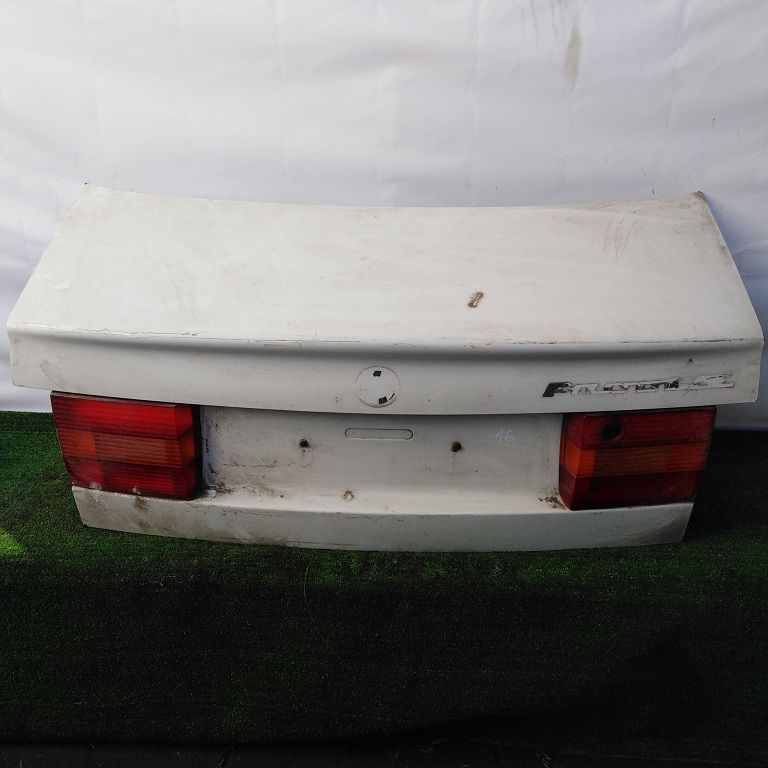 Крышка багажника VOLKSWAGEN PASSAT B4 1994- седан белая Б/У