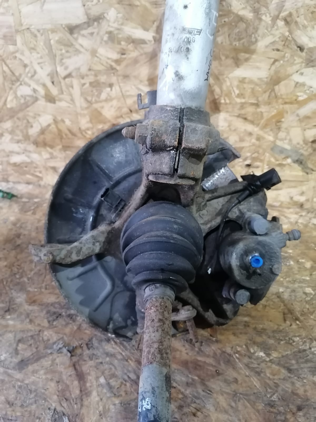 Кулак поворотный AUDI A3, SKODA OCTAVIA 1Z, VOLKSWAGEN GOLF 5, JETTA 5 2004- 3 болта с рогам лев б/у