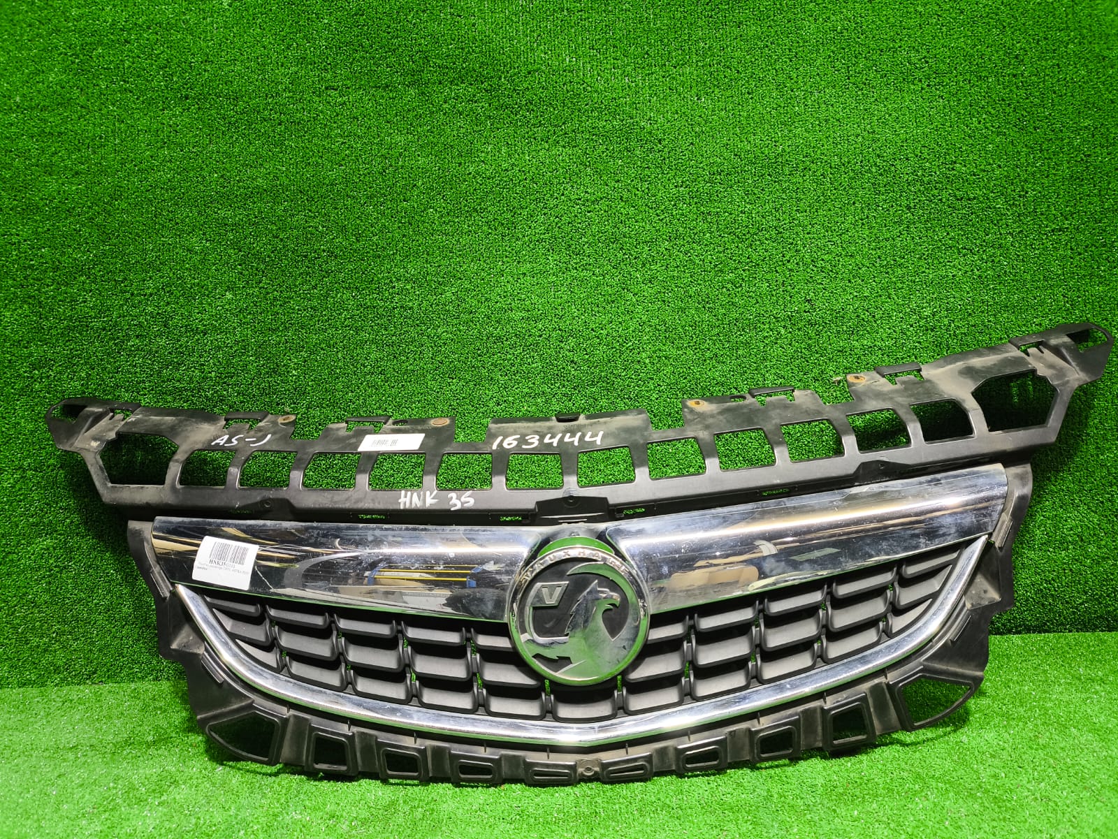 Решетка радиатора OPEL ASTRA J 2010- 5 ти дверный б/у