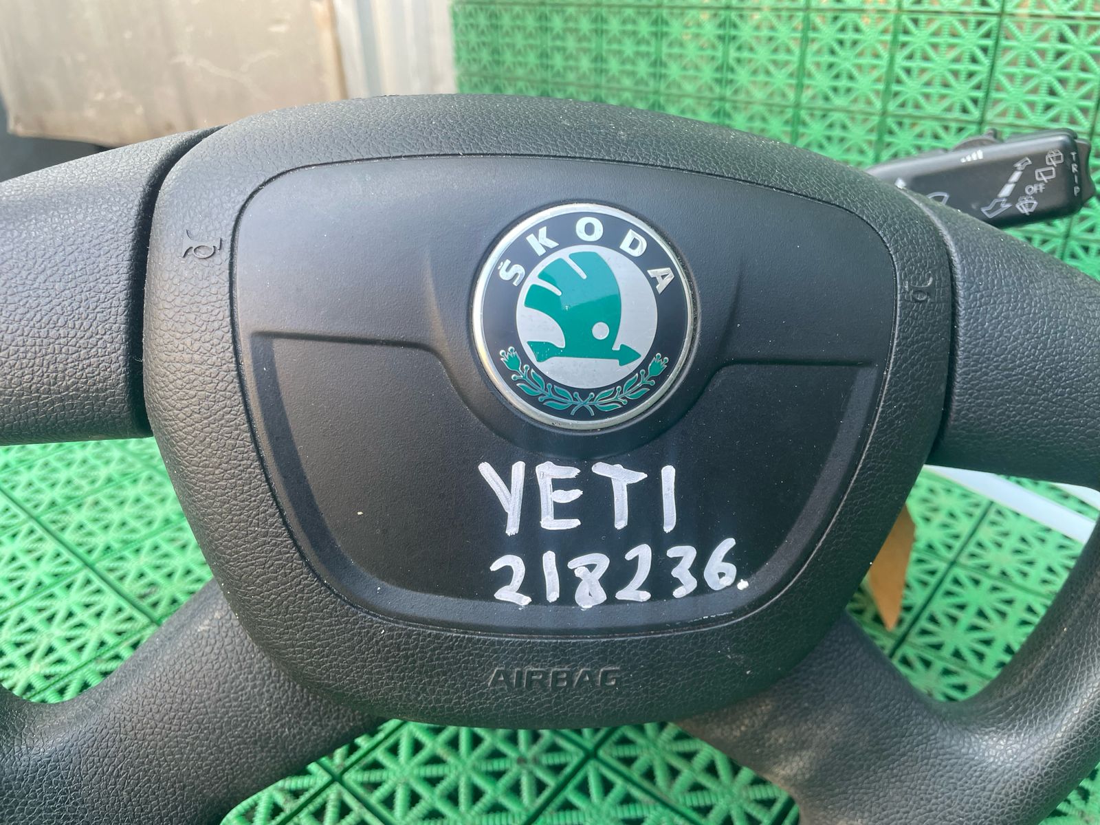 Подушка безопасности SKODA FABIA 2 2007- руль б/у