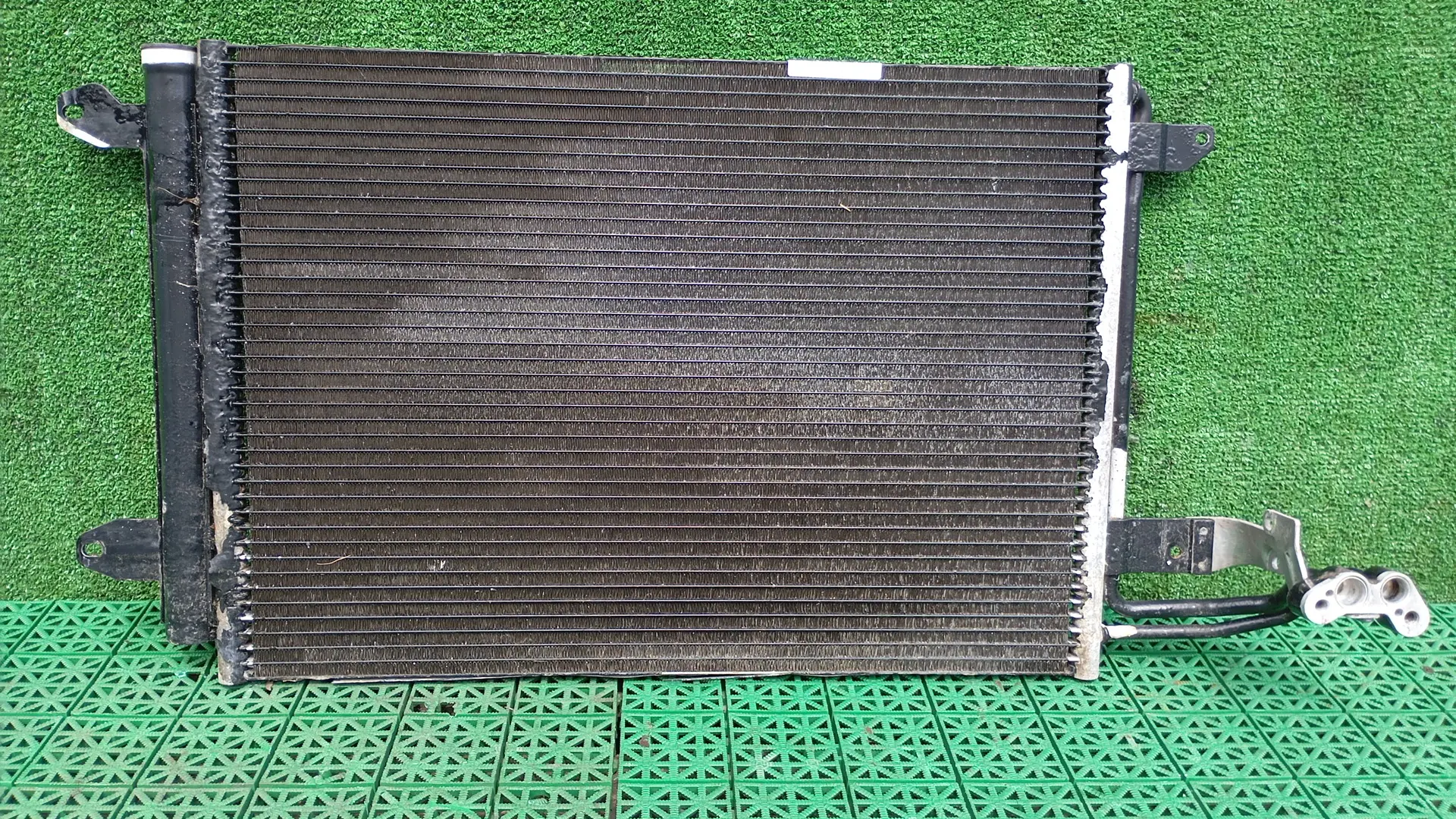Радиатор кондиционера AUDI A3, SKODA OCTAVIA 1Z, VOLKSWAGEN GOLF 5/5+/6, JETTA 5, CADDY, TOURAN 2003-