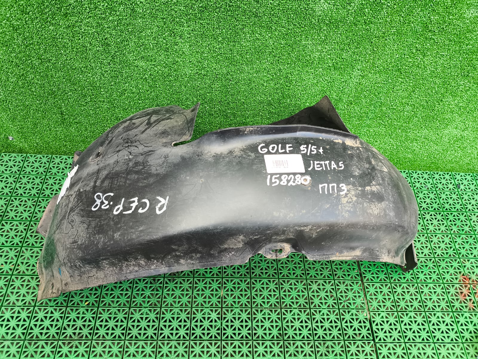 Подкрылок, локер VOLKSWAGEN GOLF 5/5+, JETTA 5 2004- передний правый (задняя часть) б/у