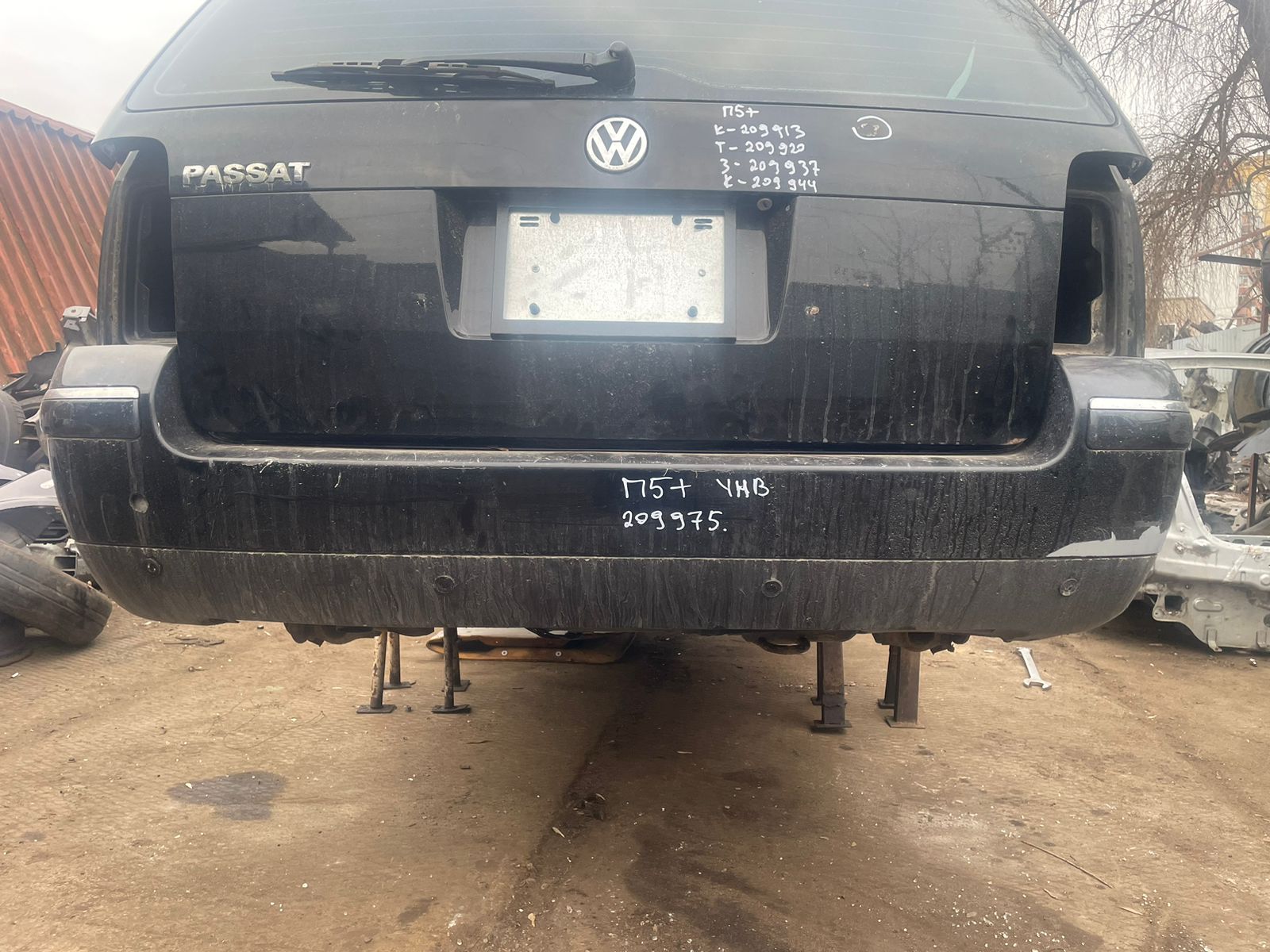 Бампер VOLKSWAGEN PASSAT B5+ 2001- USA задний универсал (молдинг хром) черный б/у