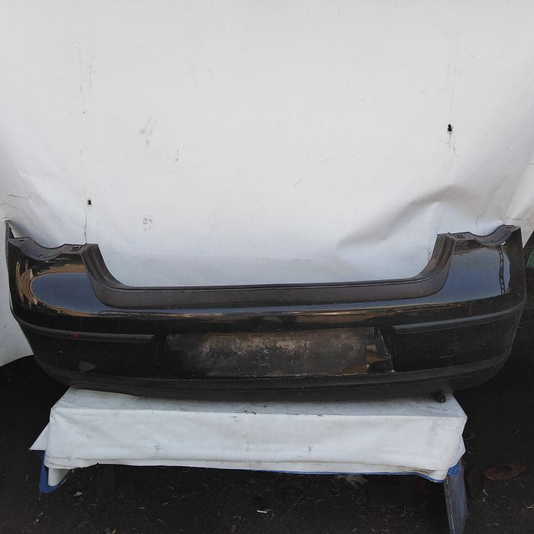 Бампер VOLKSWAGEN PASSAT B6 2005- задний седан (молдинг чёрный) чёрный Б/У