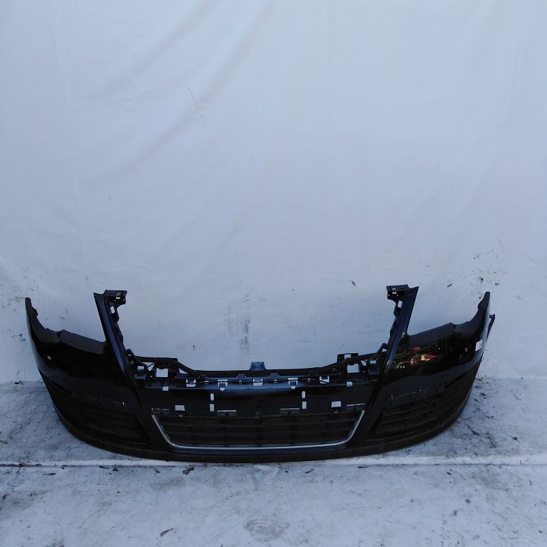 Бампер VOLKSWAGEN PASSAT B6 2005- передний (под омыватель фар) чёрный Б/У