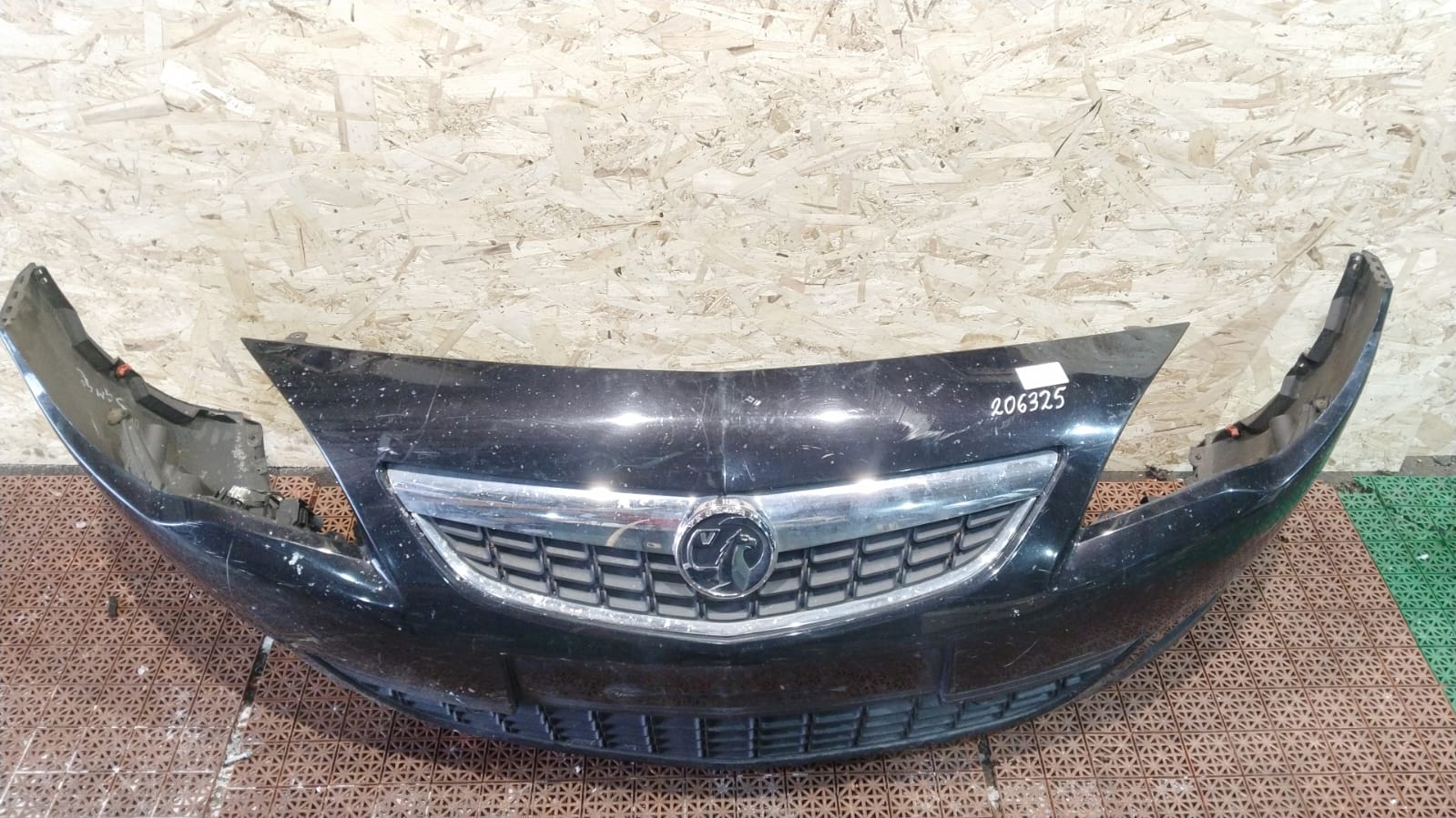 Бампер OPEL ASTRA J 2010- передний хэтчбек 5 ти дверный чёрный б/у