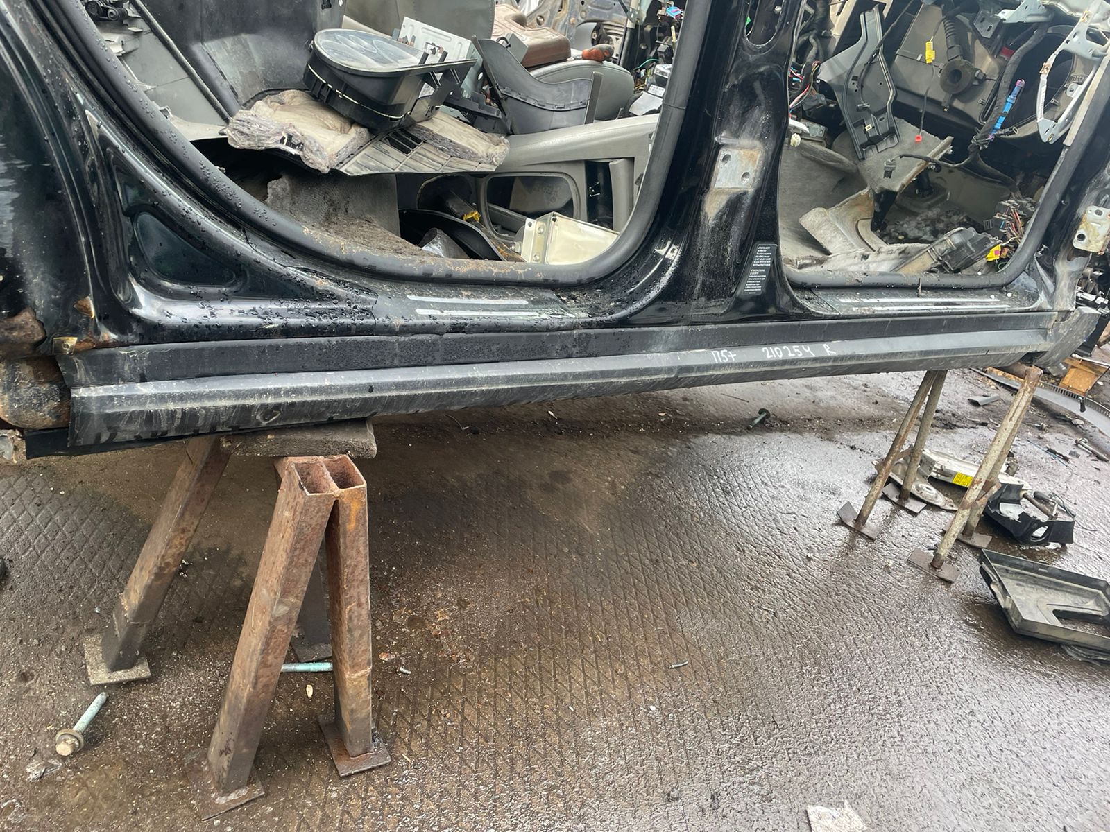 Накладка порога кузова VOLKSWAGEN PASSAT B5/B5+ 1997- пластик правая б/у