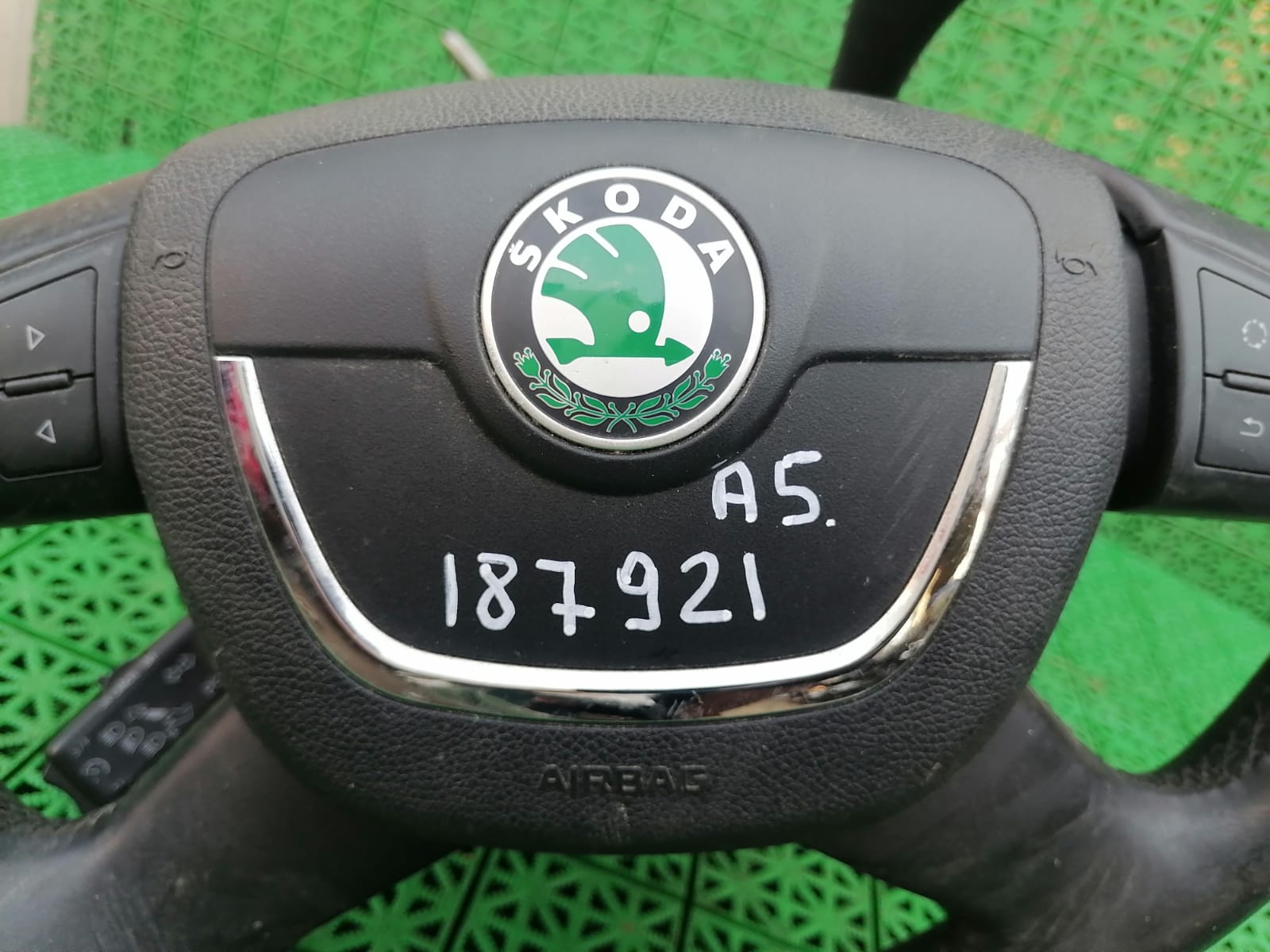 Подушка безопасности SKODA OCTAVIA 1Z 2004- в руль б/у
