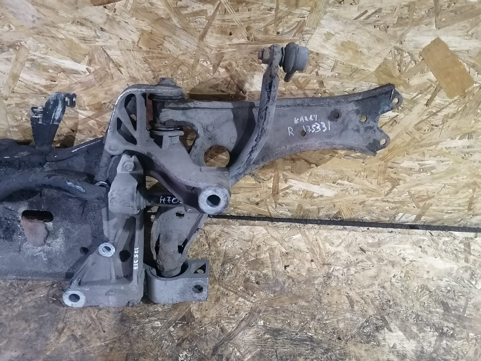 Рычаг передней подвески AUDI A3, SKODA OCTAVIA 1Z, VOLKSWAGEN GOLF 5/5+/6, JETTA 5, CADDY, TOURAN 2004- правый б/у