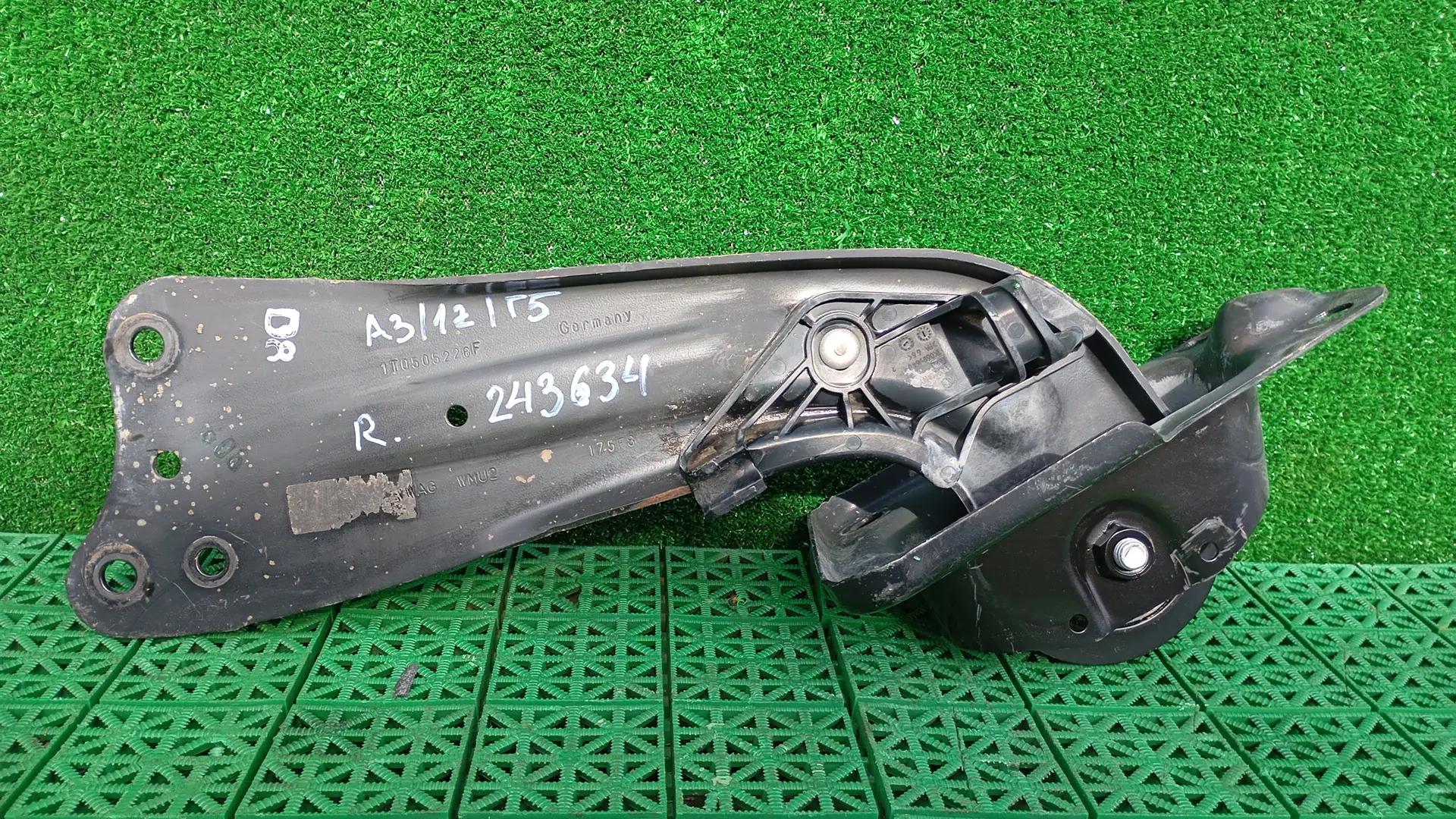 Рычаг задней подвески AUDI A3, SKODA OCTAVIA 1Z, VOLKSWAGEN GOLF 5/5+/6, JETTA 5/6, PASSAT B6/B7/CC, TOURAN, TIGUAN 2004- продольный правый б/у