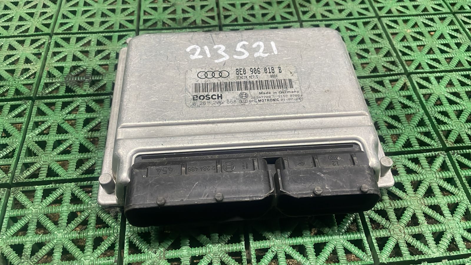 Блок управления двигателя ДВС ЭБУ AUDI A4 8E AVJ 2001- Б/У