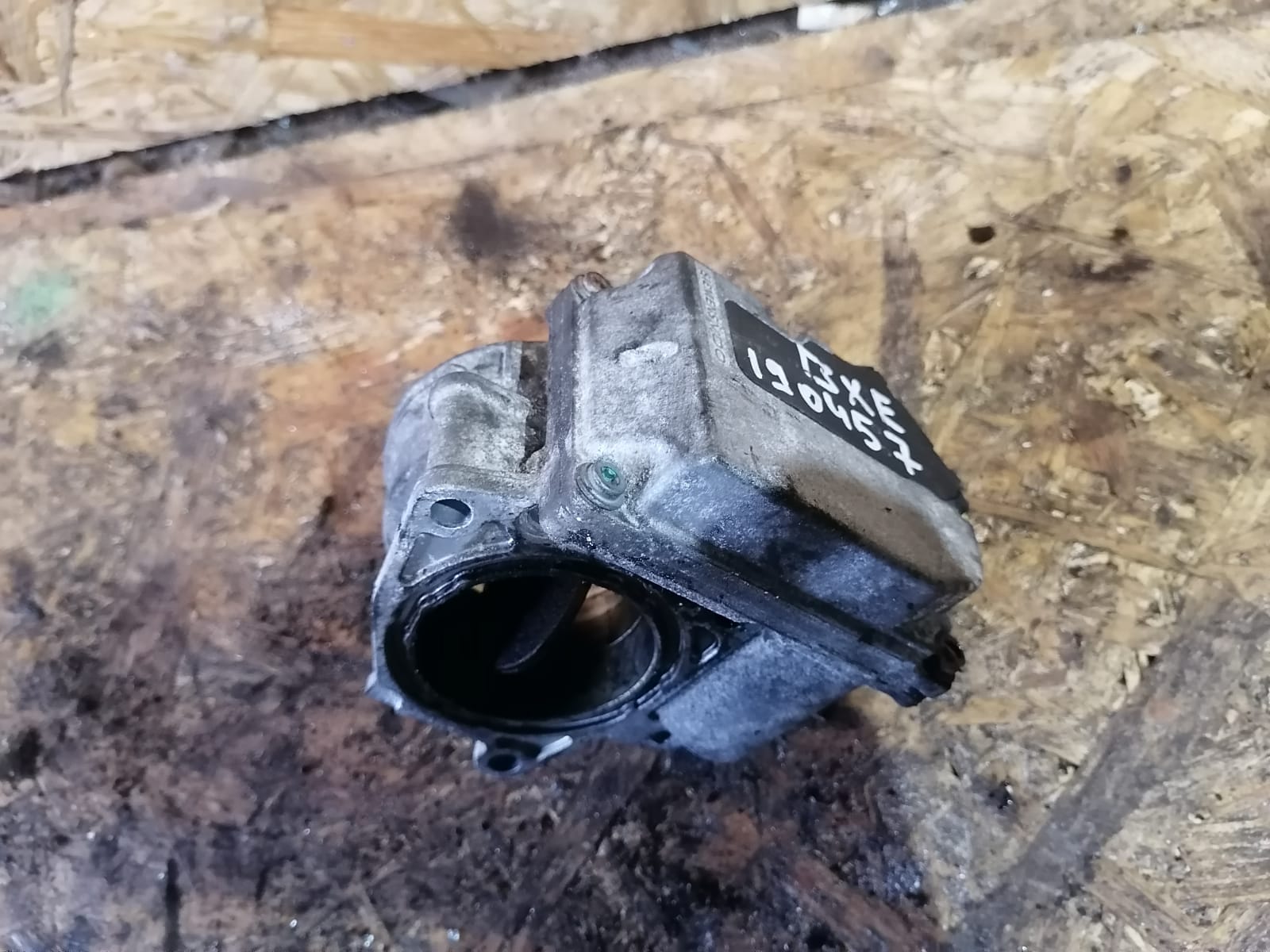 Дроссельная заслонка AUDI A3, SKODA OCTAVIA 1Z, VOLKSWAGEN GOLF 5/5+, JETTA 5, PASSAT B6, CADDY, TOURAN 1,9 BXE 2004- б/у