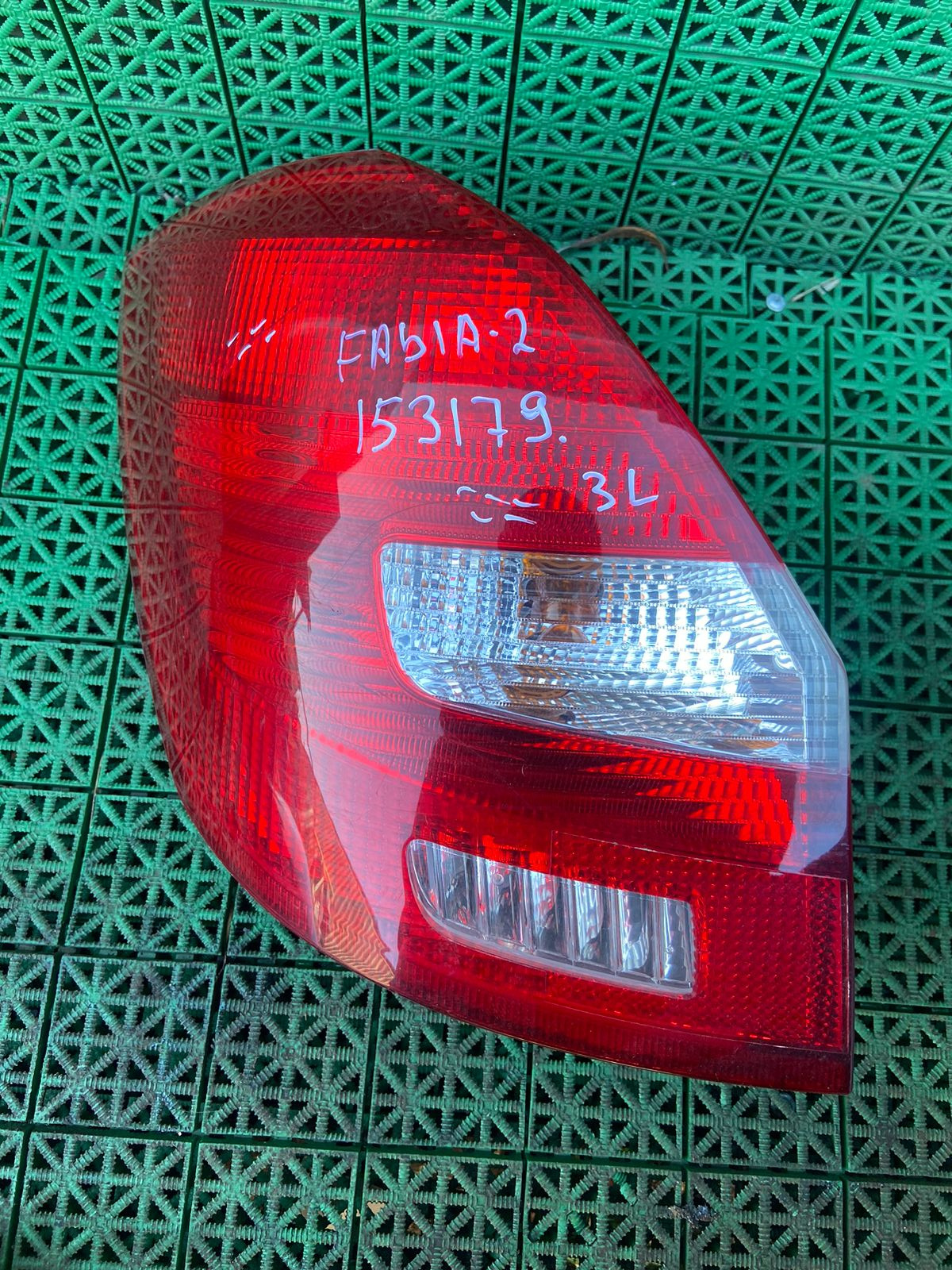 Фонарь SKODA FABIA 2 2007- левый б/у