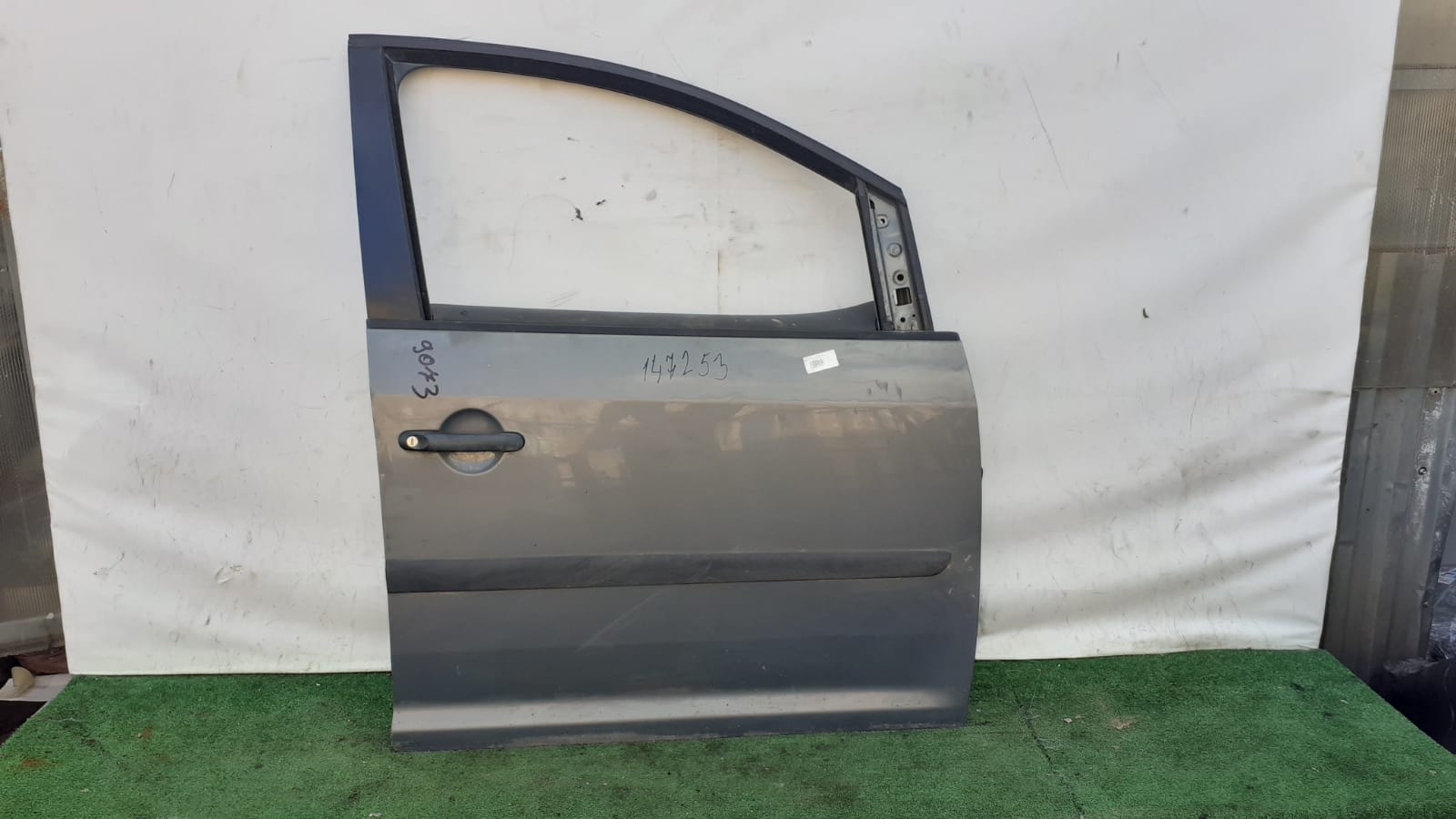 Дверь VOLKSWAGEN TOURAN 2003- передняя правая серая б/у