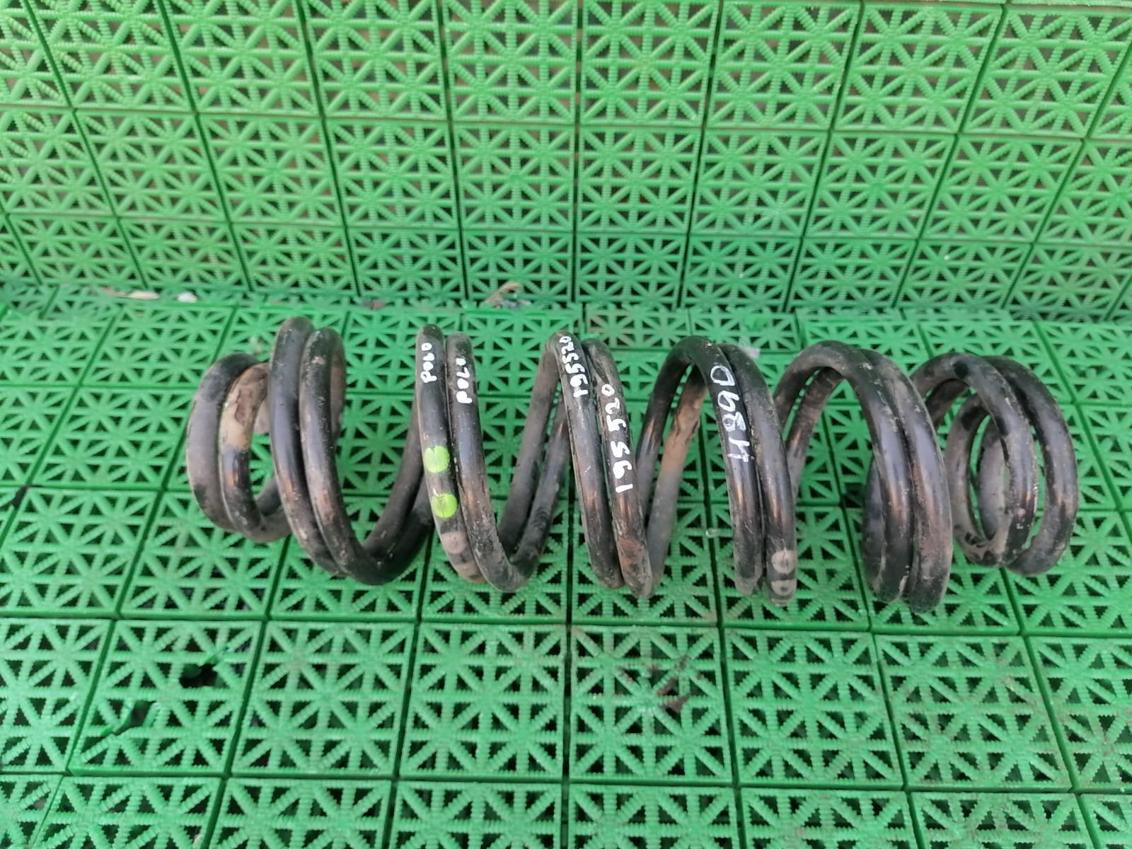 Пружина подвески AUDI A3, SKODA OCTAVIA 1U, RAPID, VOLKSWAGEN GOLF 4, BORA, POLO 1997- задняя б/у