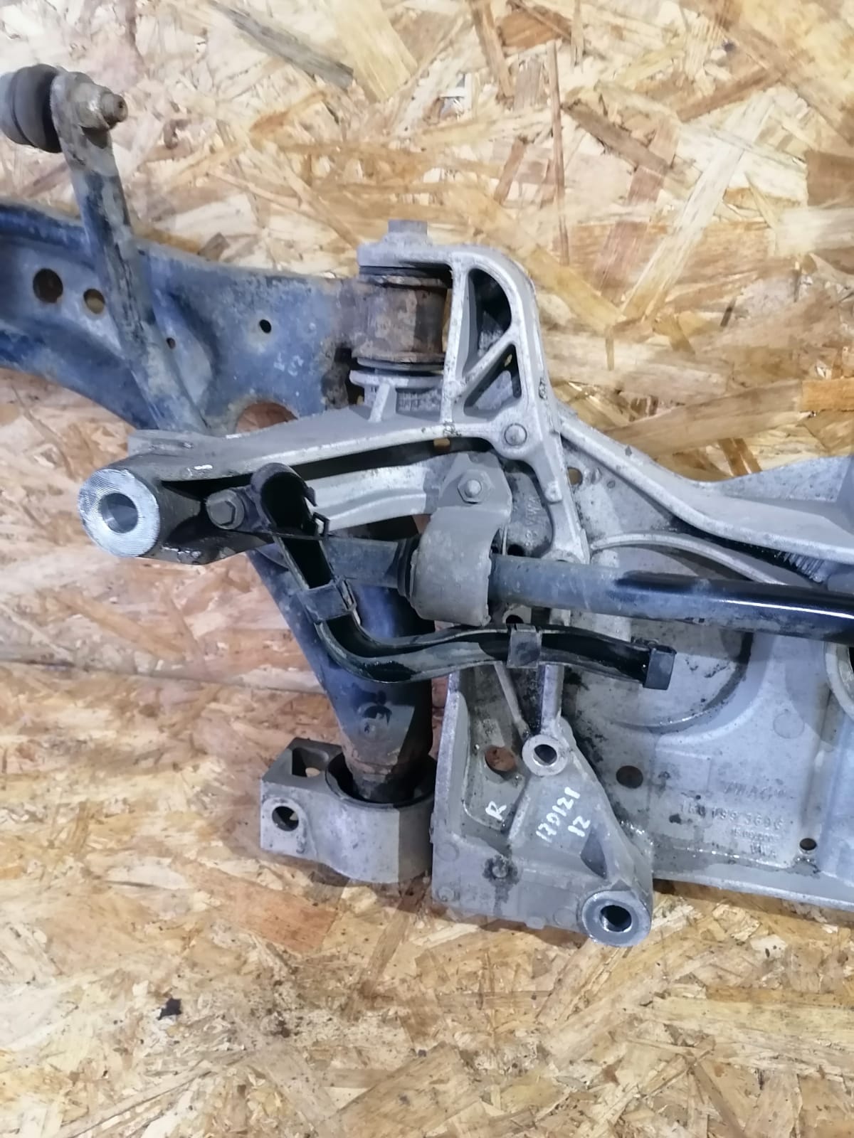Кронштейн рычага подвески AUDI A3, SKODA OCTAVIA 1Z, VOLKSWAGEN GOLF 5/5+6, JETTA 5, CADDY, TOURAN 2004- правый б/у