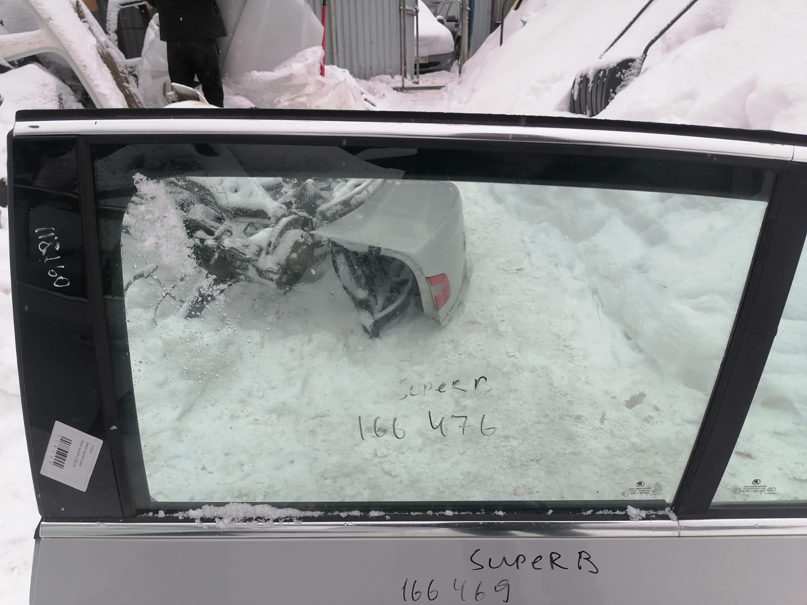 Стекло двери SKODA SUPERB 2008- заднее седан левое б/у