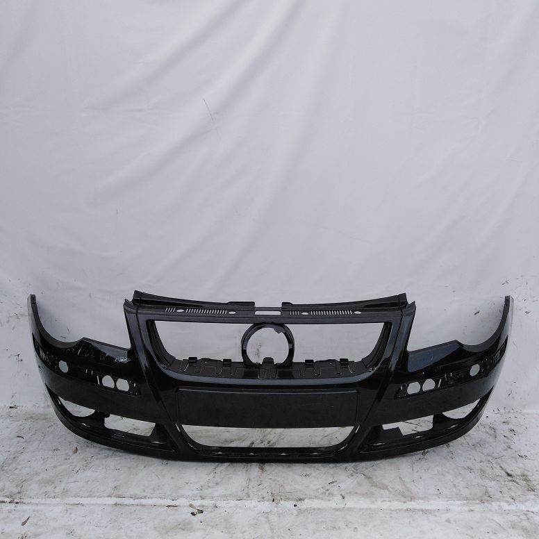 Бампер VOLKSWAGEN POLO 2005- передний чёрный Б/У