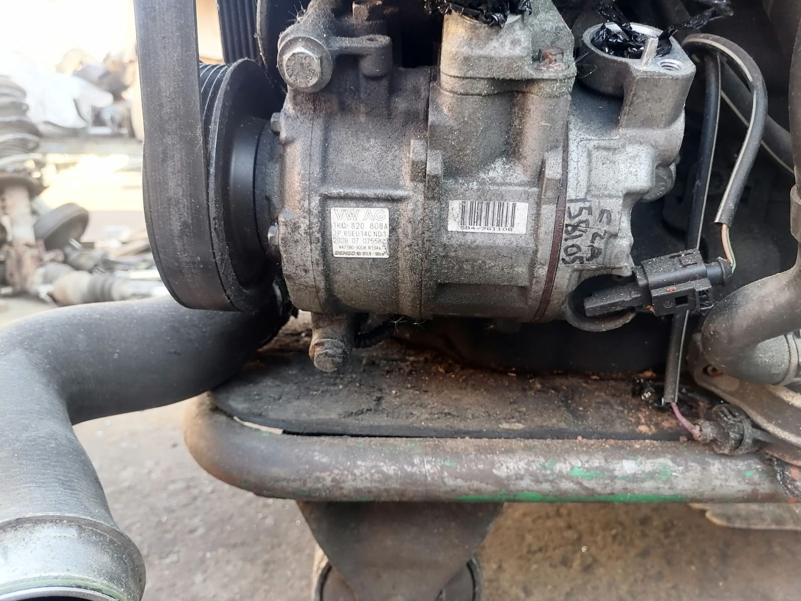 Компрессор кондиционера AUDI A3, SKODA OCTAVIA 1Z, VOLKSWAGEN GOLF 5/5+/6, JETTA 5/6, PASSAT B6/B7/CC, CADDY, TOURAN, TIGUAN 1,6/1,8/1,9/2,0 2004- б/у