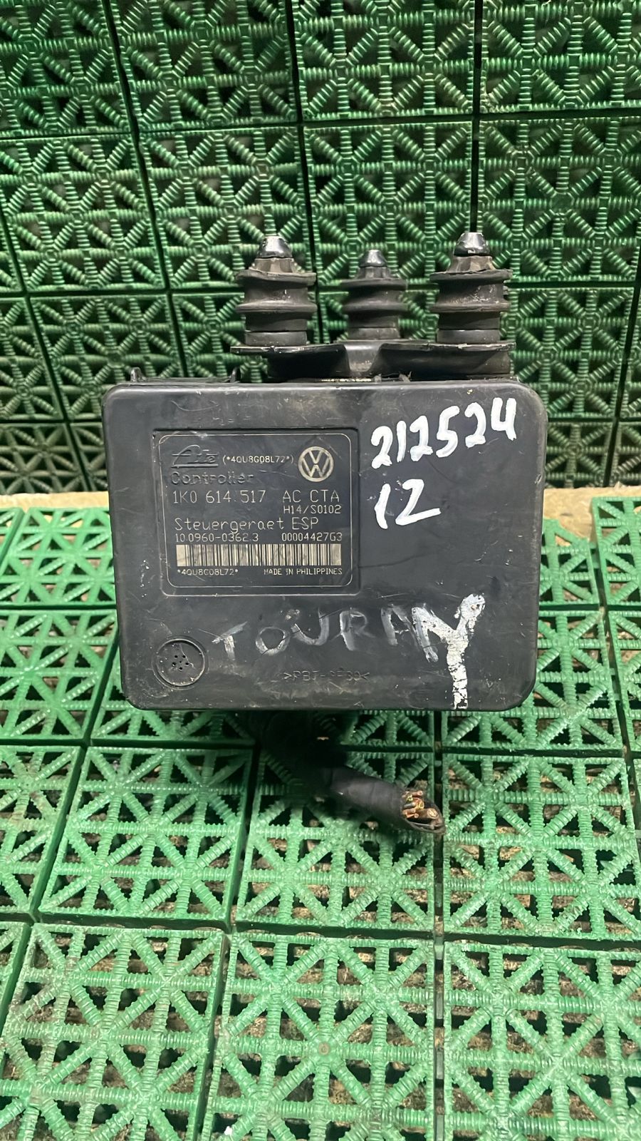Блок ABS AUDI A3, SKODA OCTAVIA 1Z, VOLKSWAGEN GOLF 6 1K0614517AC 2004- б/у