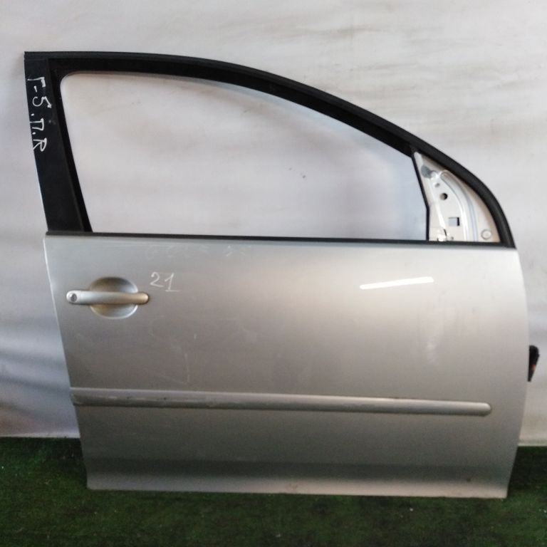 Дверь VOLKSWAGEN GOLF 5 2003- передняя правая серебро Б/У