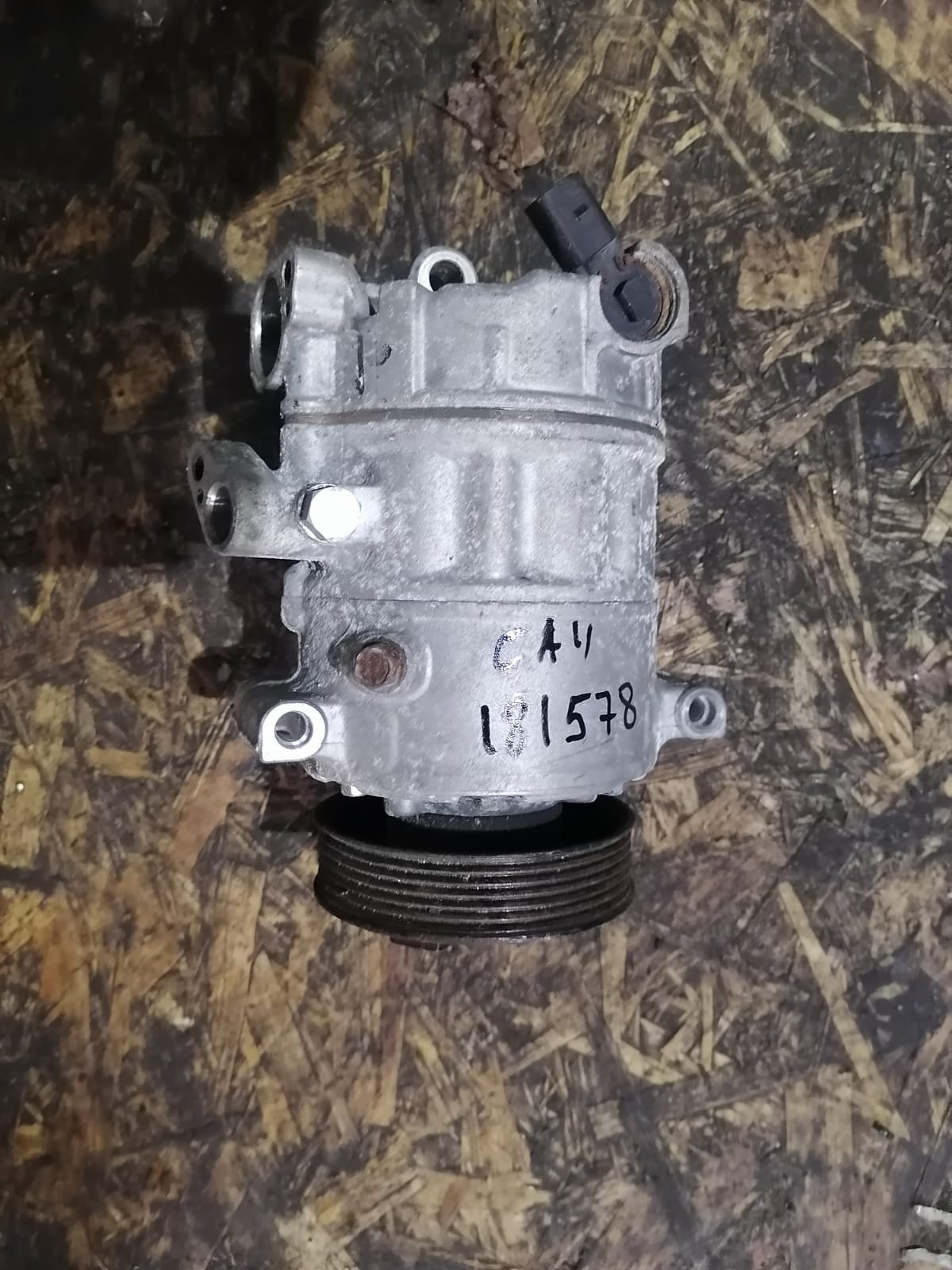 Компрессор кондиционера AUDI A3, SKODA OCTAVIA 1Z, VOLKSWAGEN GOLF 5/5+, JETTA 5, PASSAT B6, CADDY, TOURAN 1,6/1,8/1,9/2,0 2004- б/у