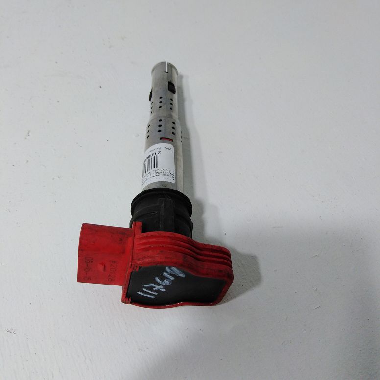 Катушка зажигания AUDI A4 8E/8K,A6 4F, VOLKSWAGEN GOLF 5, PASSAT B6, TOUAREG 1,8/2,0/3,2/4,2 2004- AUK Б/У