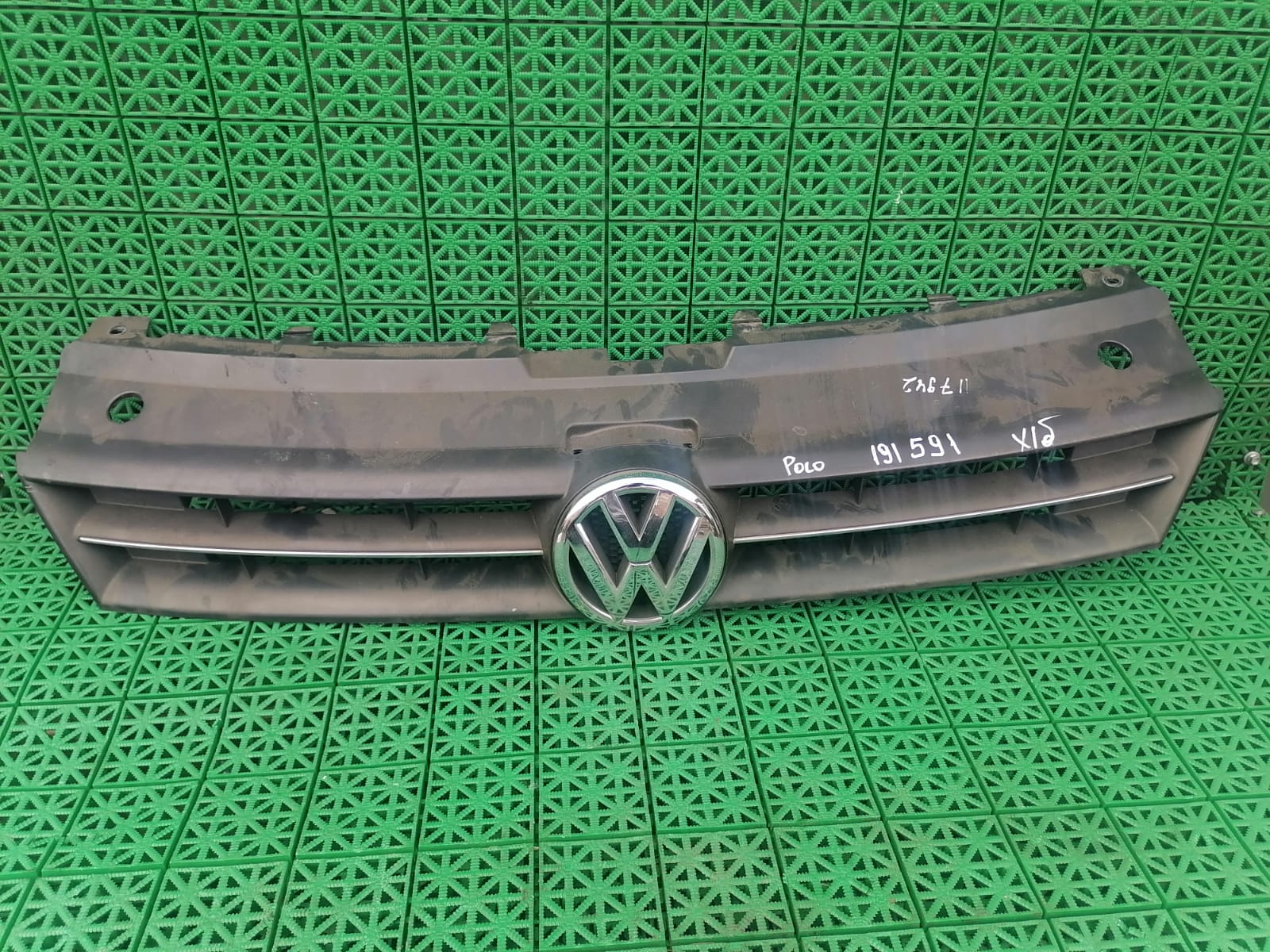 Решетка радиатора VOLKSWAGEN POLO 2010- хэтчбек б/у