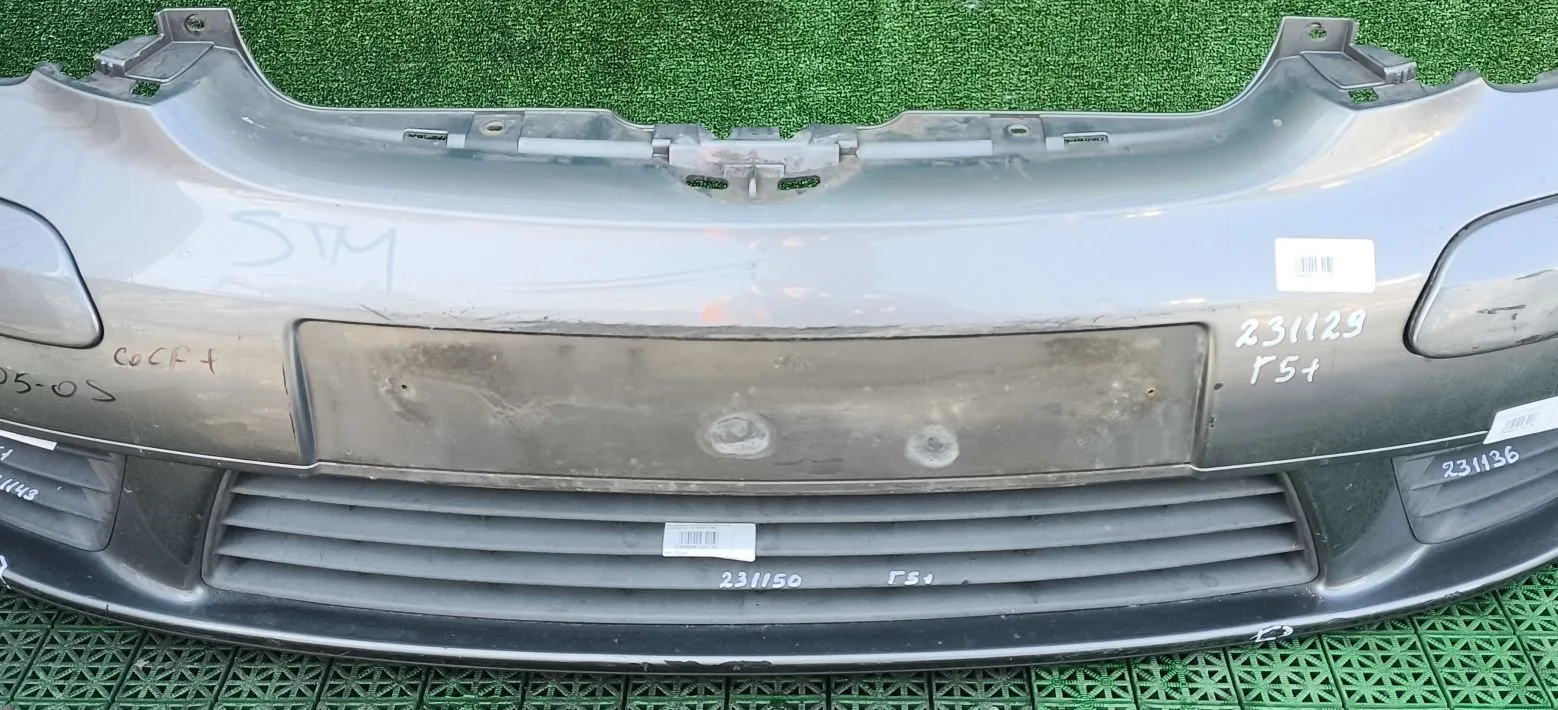 Решетка в бампер VOLKSWAGEN GOLF 5+ 2005- центральная б/у