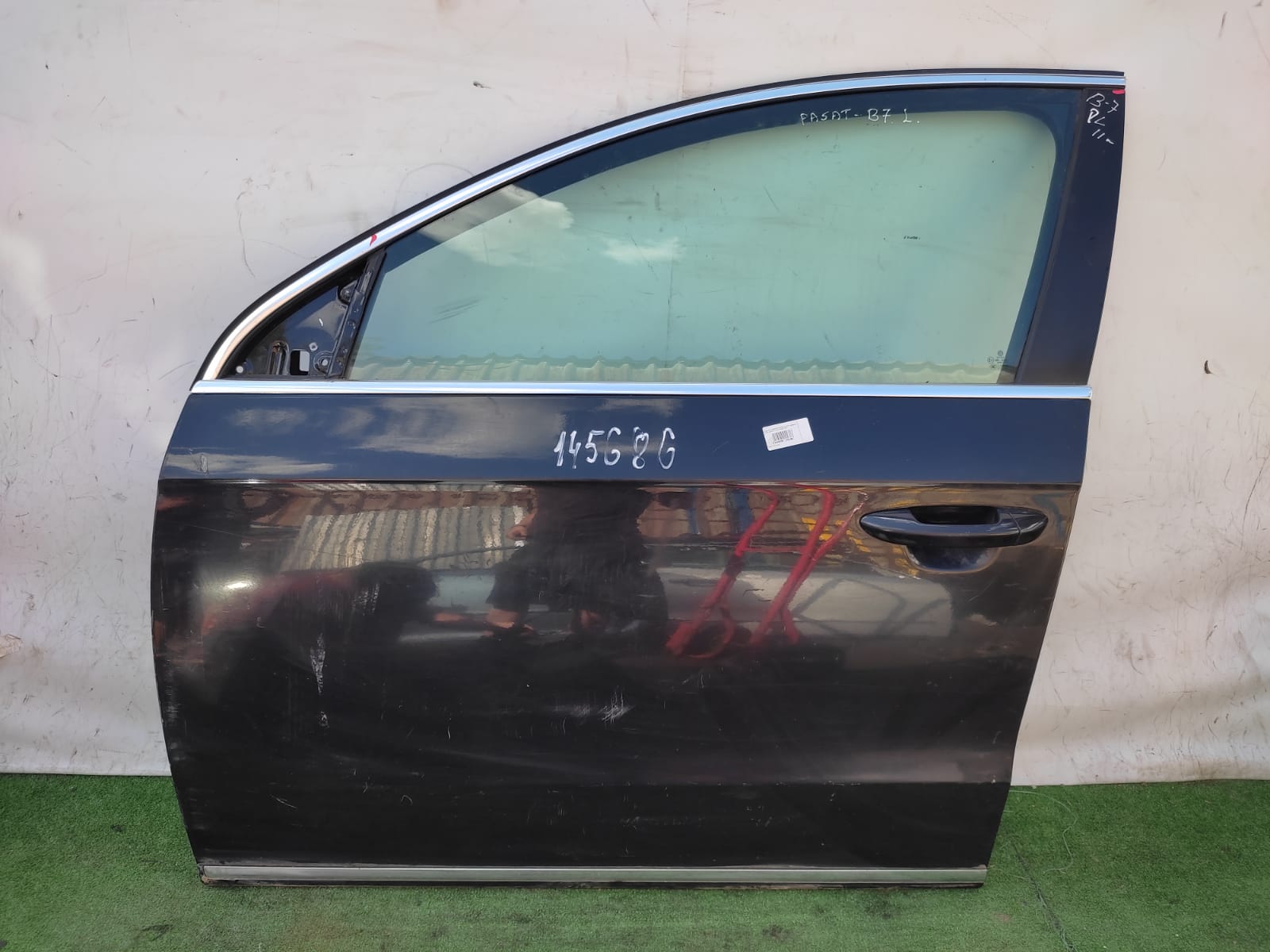 Дверь VOLKSWAGEN PASSAT B7 2011- передняя левая чёрная б/у