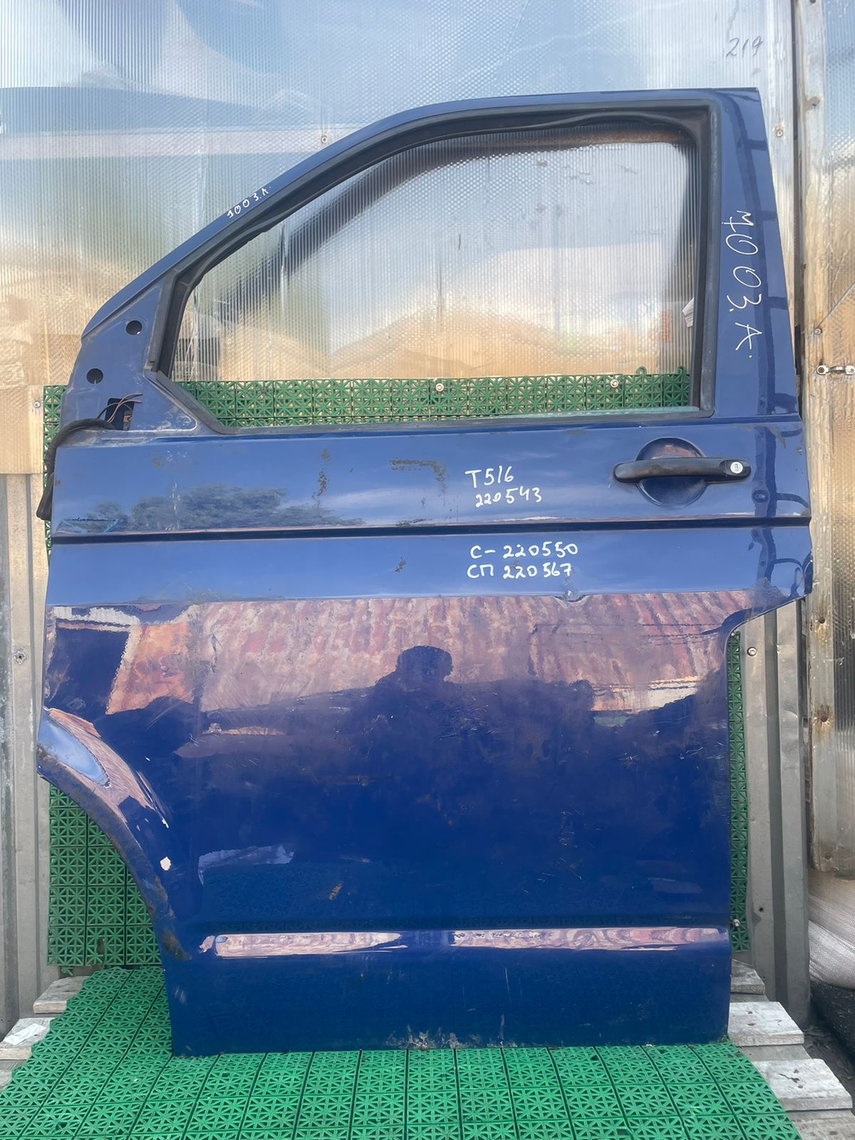Стекло двери VOLKSWAGEN TRANSPORTER T5/T6 2003- переднее левое б/у