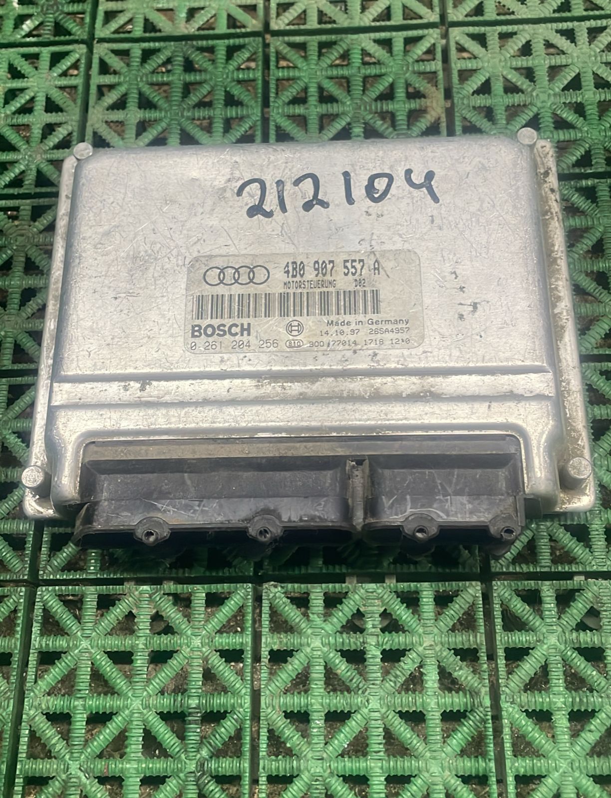 Блок управления двигателя ДВС ЭБУ AUDI A6 C5 1,8 AEB 1997- Б/У